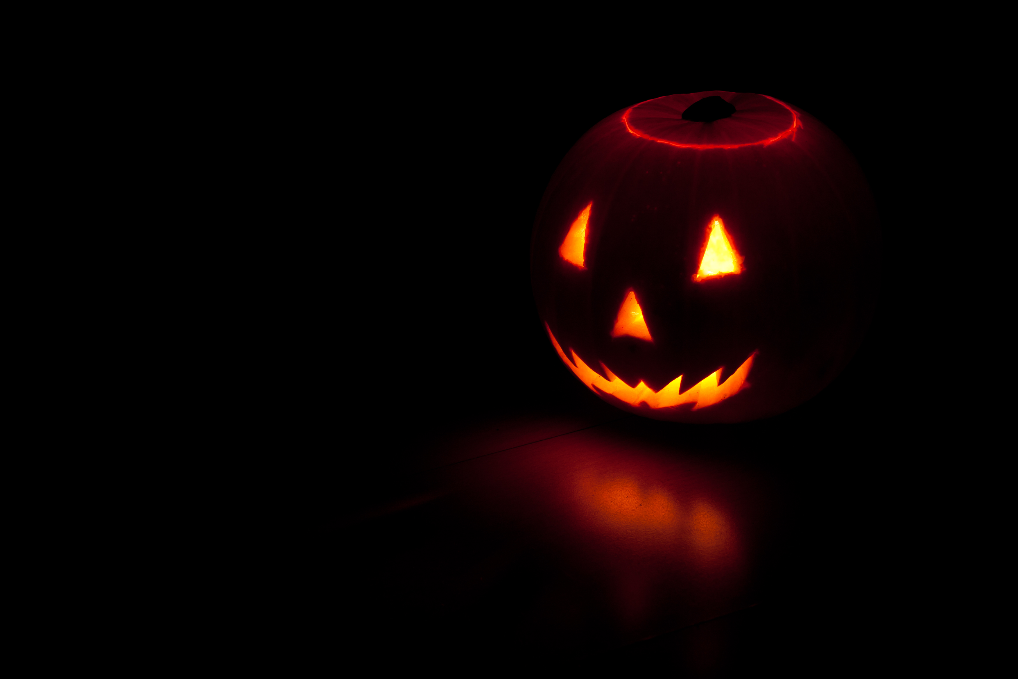 Free download wallpaper Holidays, Autumn, Dark, Pumpkin, Halloween on your PC desktop