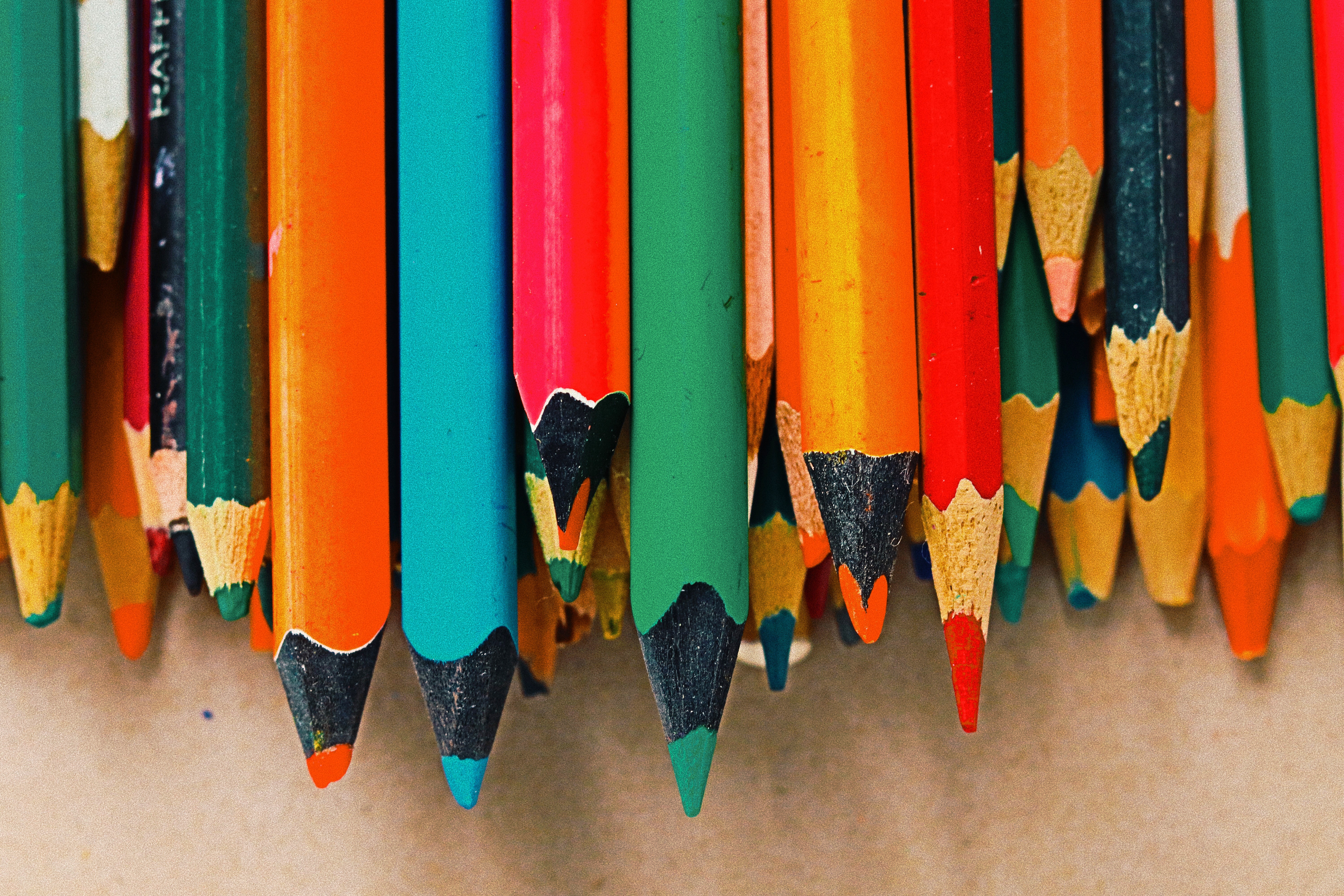 113572 скачать обои разное, цветные карандаши, разноцветный, набор, заточенный - заставки и картинки бесплатно