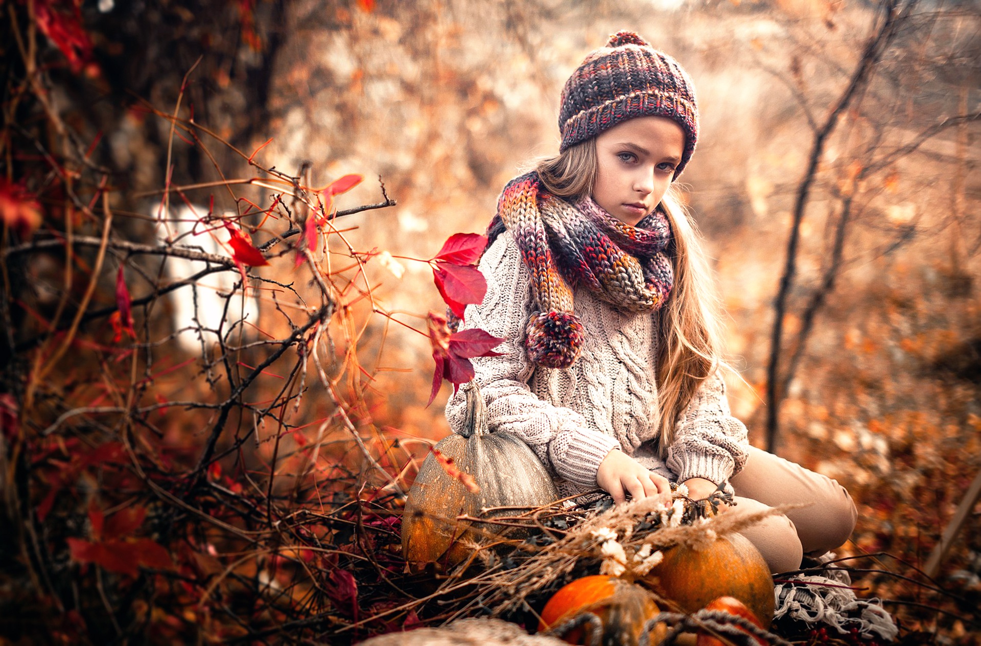 Laden Sie das Herbst, Kind, Hut, Fotografie, Schal, Blondinen, Tiefenschärfe-Bild kostenlos auf Ihren PC-Desktop herunter