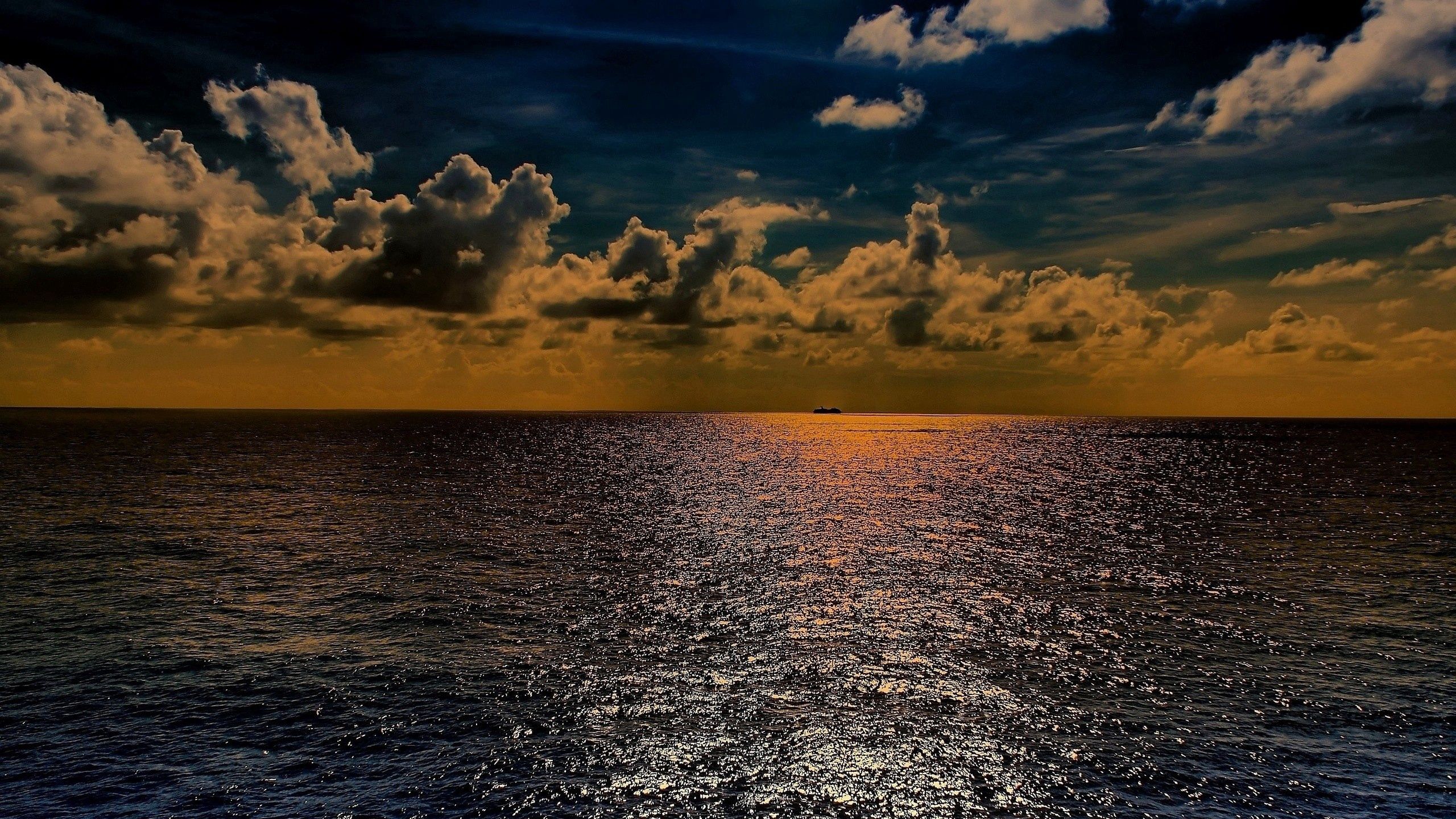 Free download wallpaper Sky, Horizon, Shine, Light, It's Beautiful, Handsomely, Summer, Nature, Sea on your PC desktop