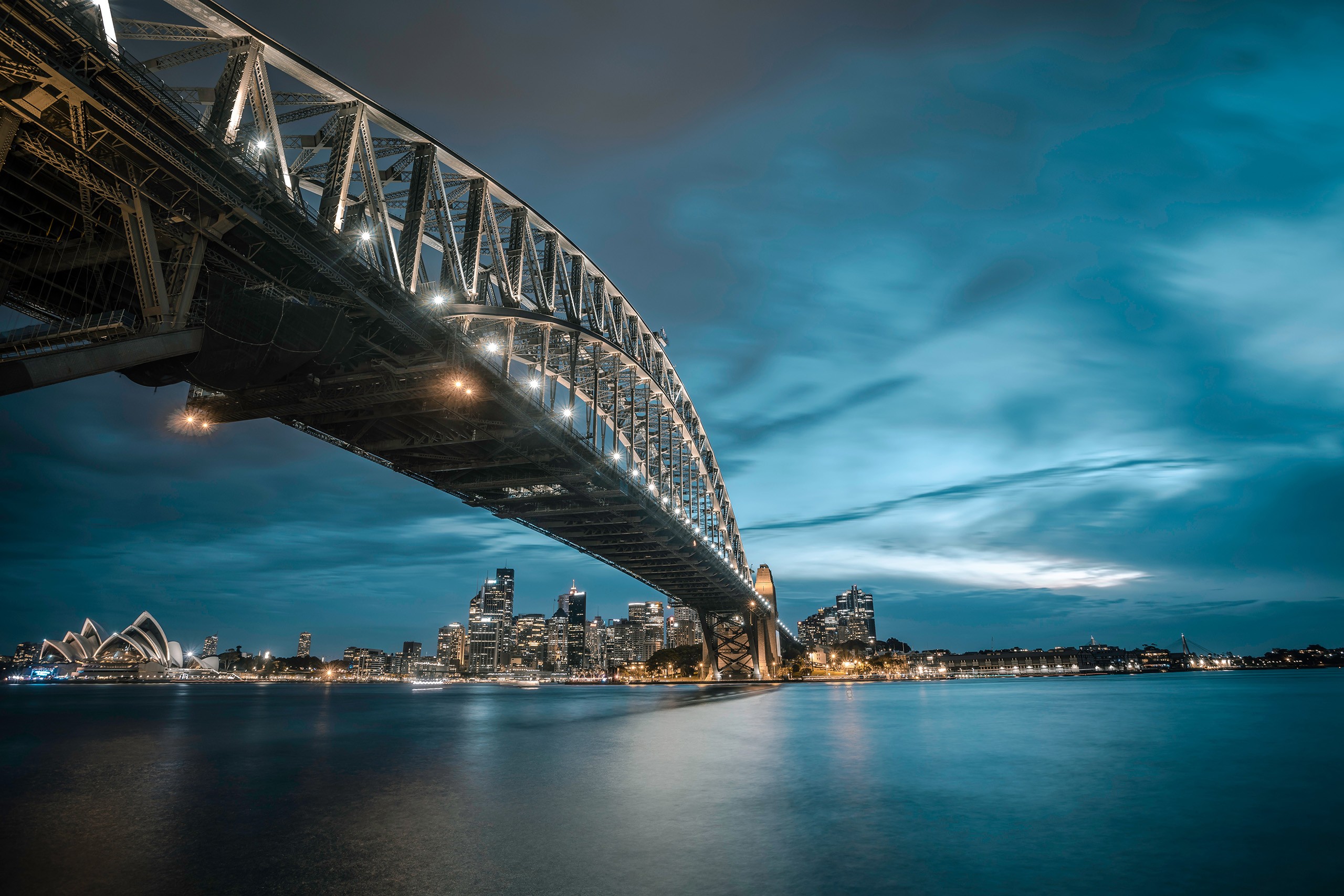 Handy-Wallpaper Sydney, Gebäude, Brücke, Australien, Nacht, Opernhaus In Sydney, Brücken, Menschengemacht, Großstadt, Sydney Bay Brücke kostenlos herunterladen.