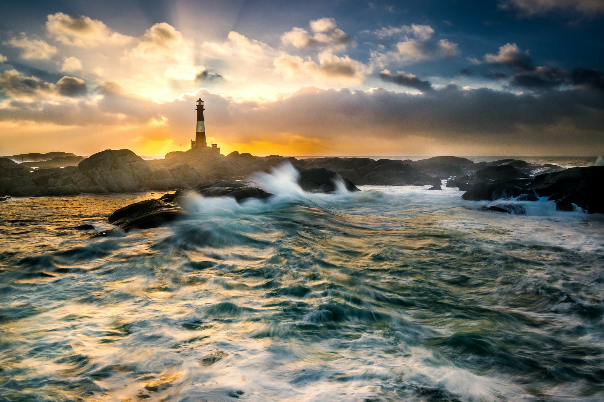 Laden Sie das Ozean, Leuchtturm, Welle, Sonnenuntergang, Menschengemacht-Bild kostenlos auf Ihren PC-Desktop herunter
