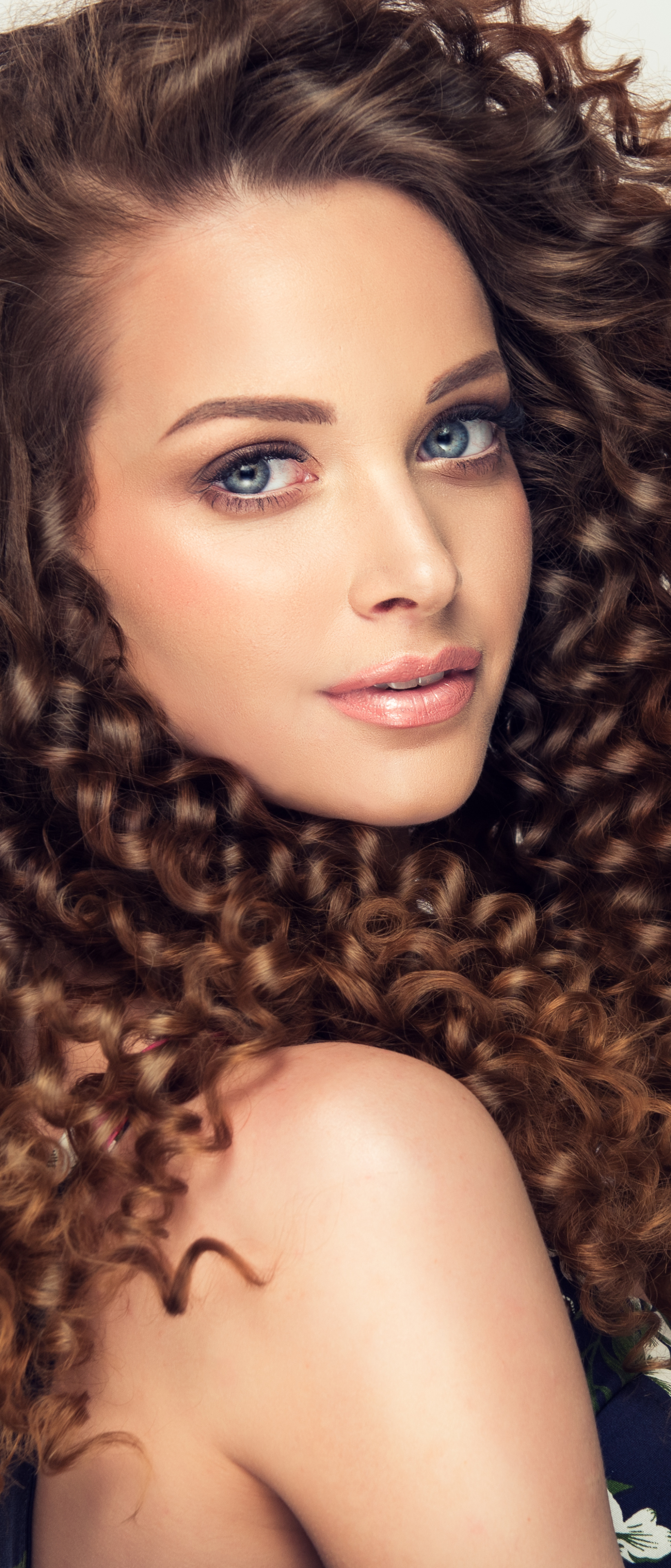 Download mobile wallpaper Face, Brunette, Model, Women, Curl, Blue Eyes for free.