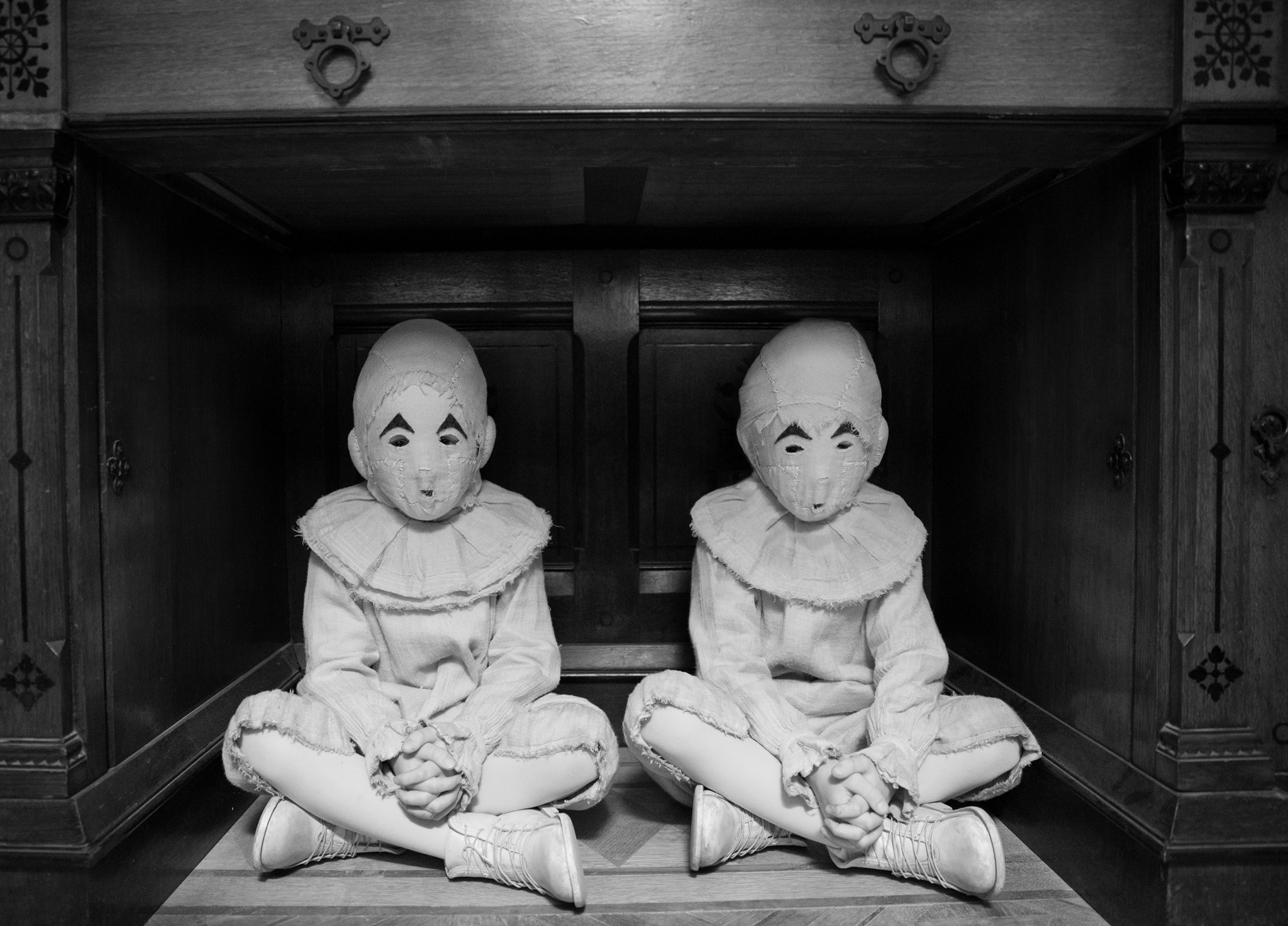 852679壁紙のダウンロード映画, ミス・ペレグリンの奇妙な子供たちの家, 双子 (奇妙な子供たち)-スクリーンセーバーと写真を無料で