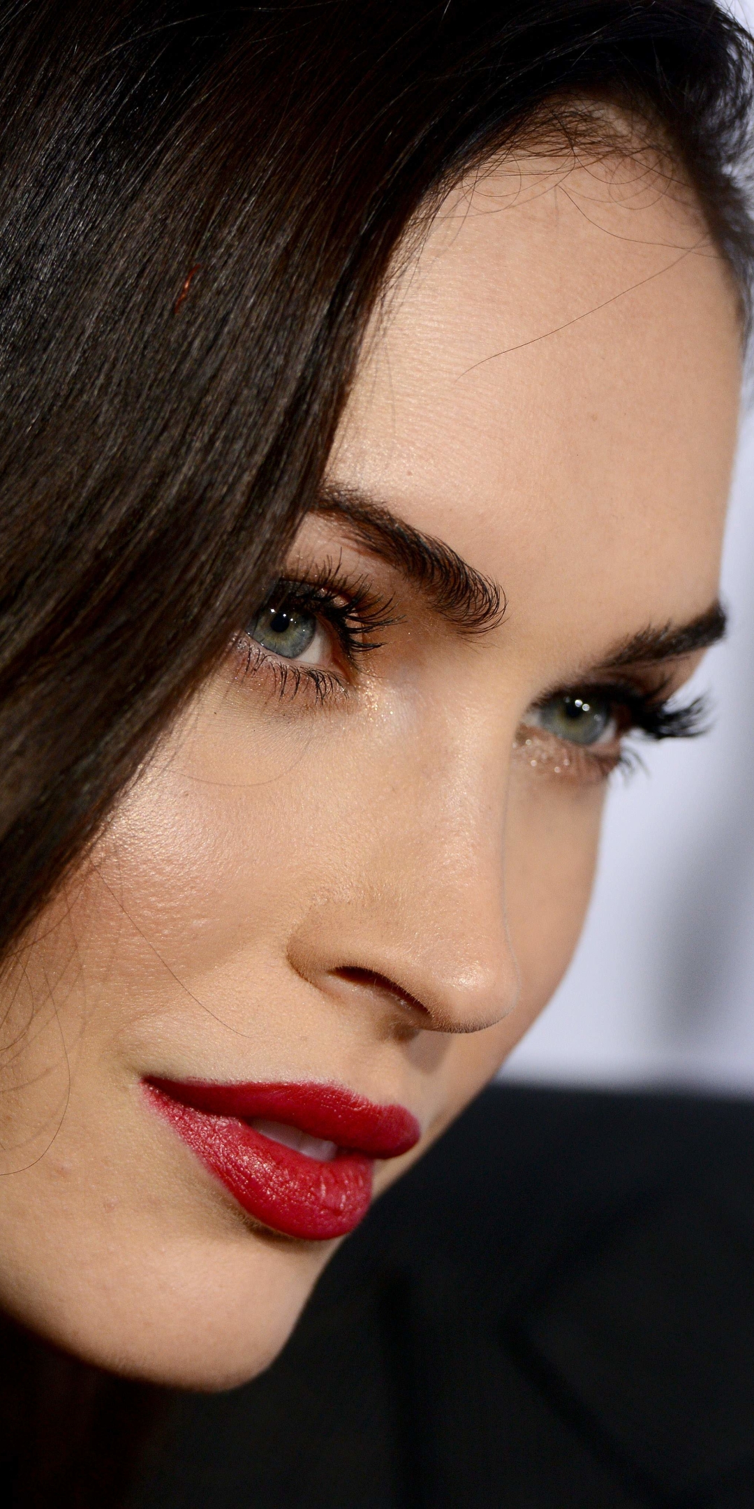 Handy-Wallpaper Megan Fox, Gesicht, Blaue Augen, Amerikanisch, Berühmtheiten, Darstellerin, Lippenstift kostenlos herunterladen.