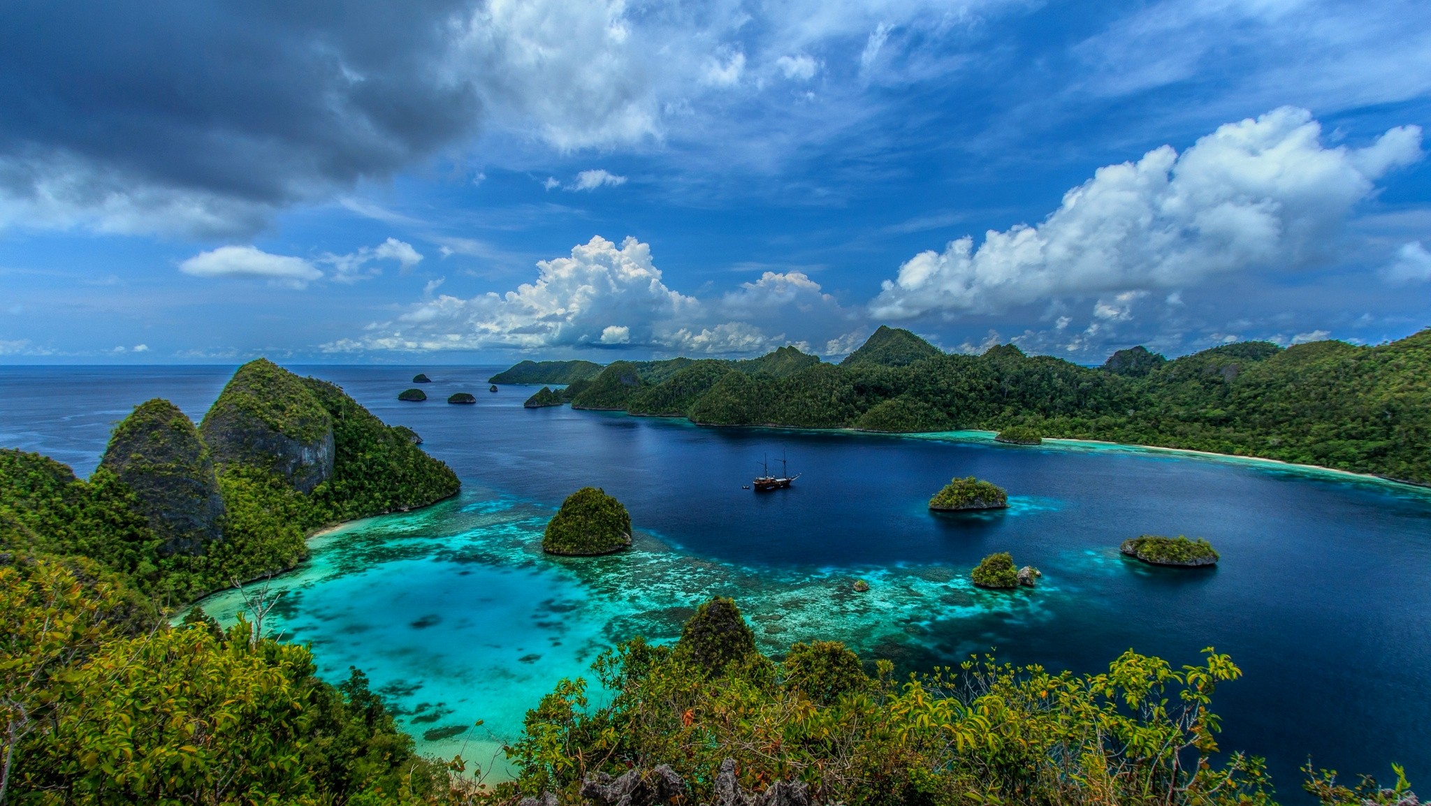 Скачать картинку Море, Океан, Тропический, Индонезия, Бирюзовый, Земля/природа, Морской Пейзаж в телефон бесплатно.