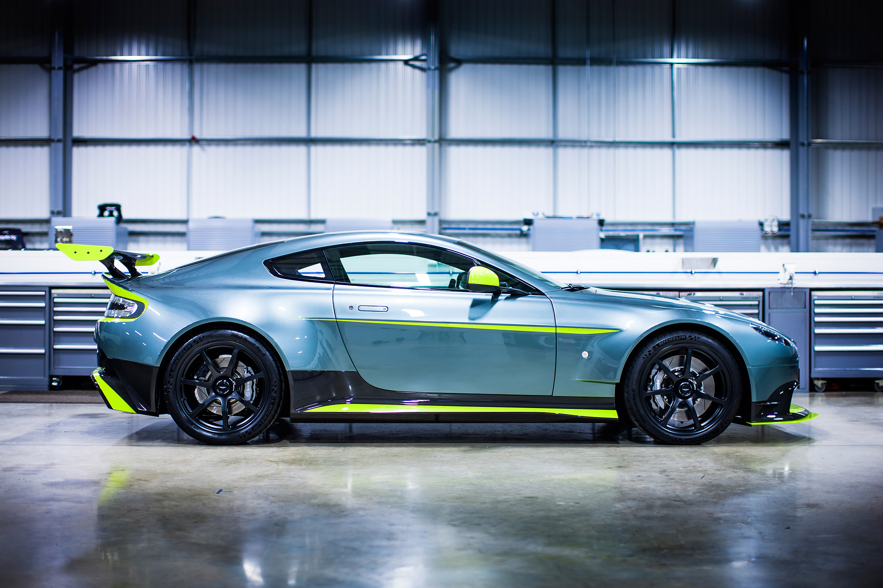 Baixe gratuitamente a imagem Aston Martin, Carro, Veículos, Aston Martin Vantage Gt8 na área de trabalho do seu PC