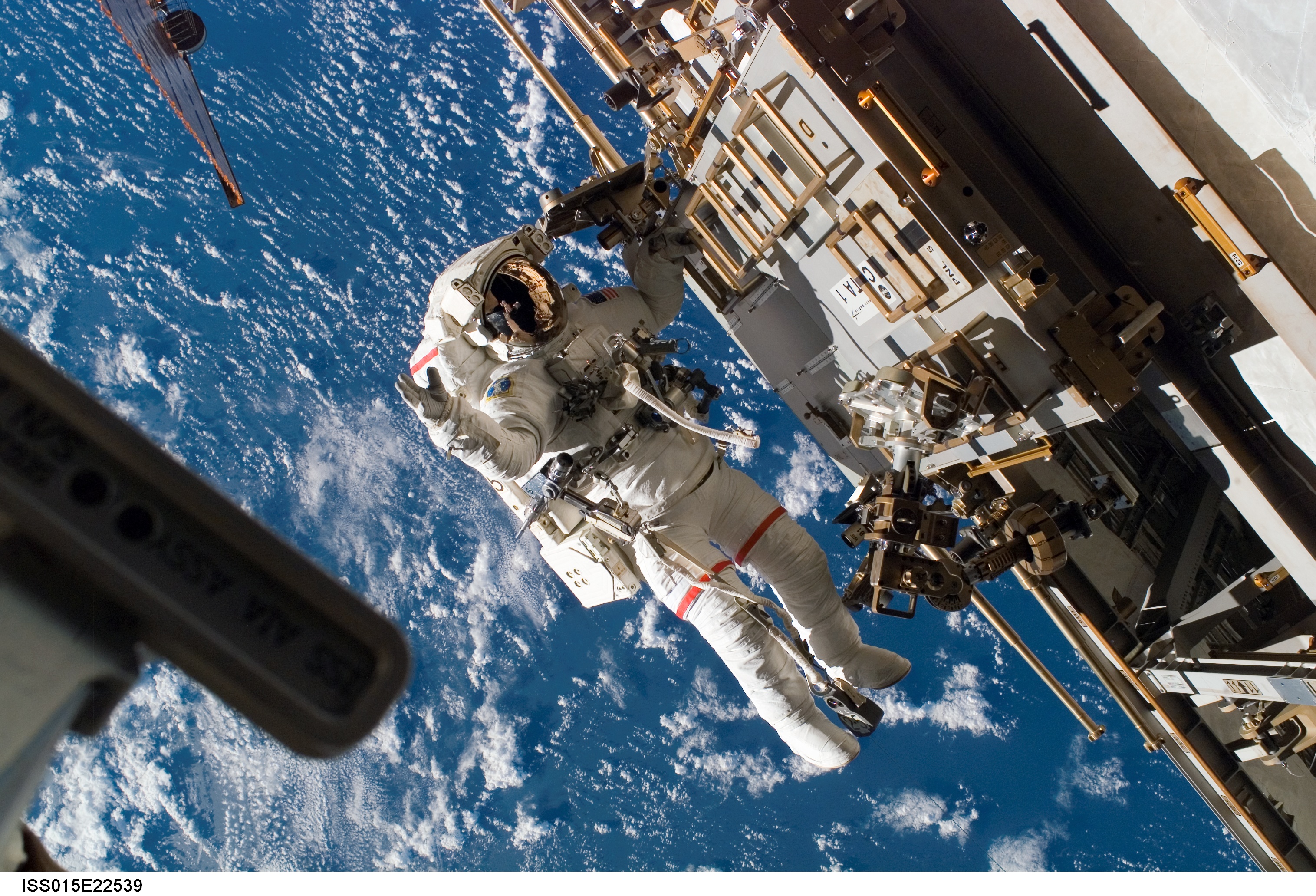 1076122 Hintergrundbild herunterladen menschengemacht, nasa, astronaut, internationale raumstation, weltraum - Bildschirmschoner und Bilder kostenlos
