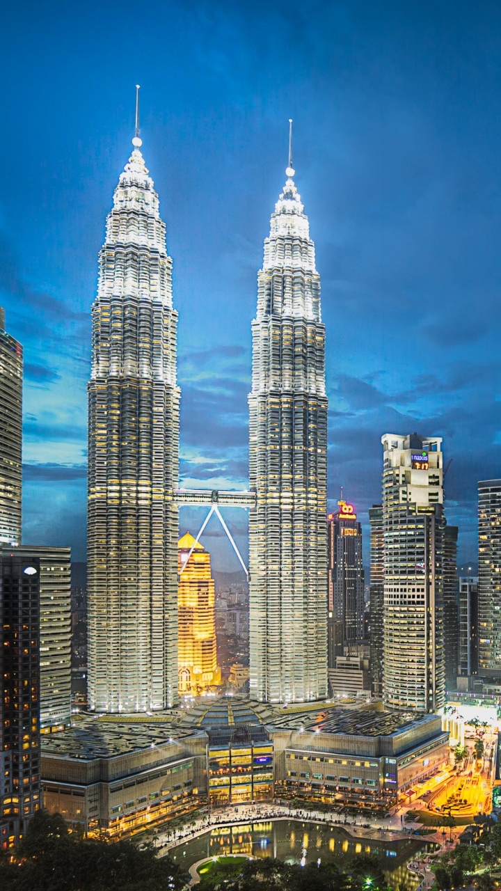 Download mobile wallpaper Building, Man Made, Petronas Towers for free.