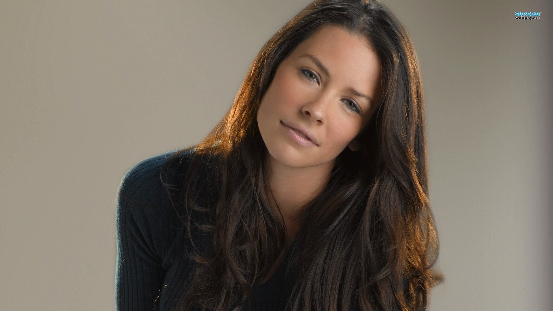 Download mobile wallpaper Celebrity, Long Hair, Evangeline Lilly for free.