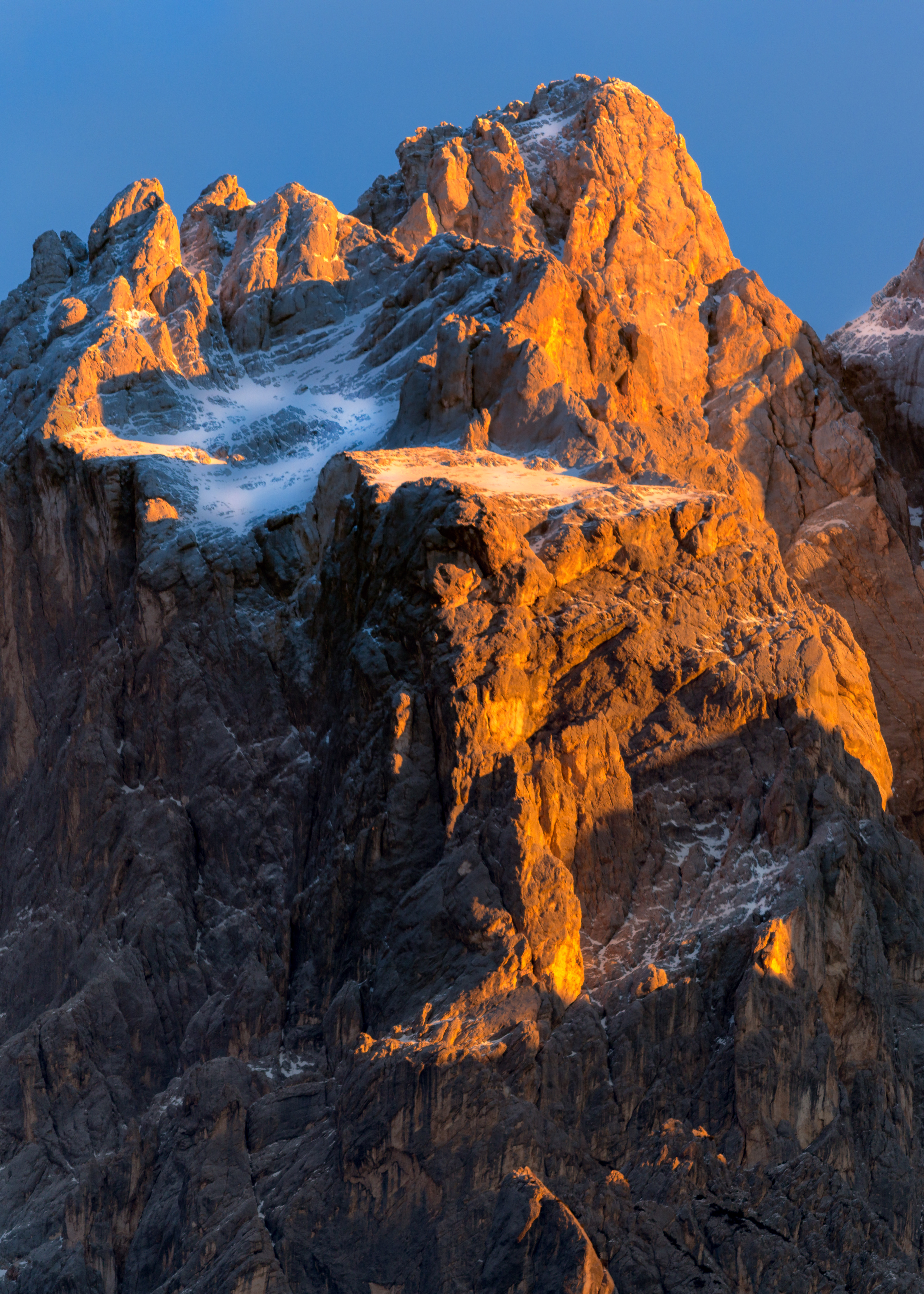 Descarga gratis la imagen Naturaleza, Nieve, Roca, Montaña, Piedra, Cubierto De Nieve, Nevado, Una Roca en el escritorio de tu PC