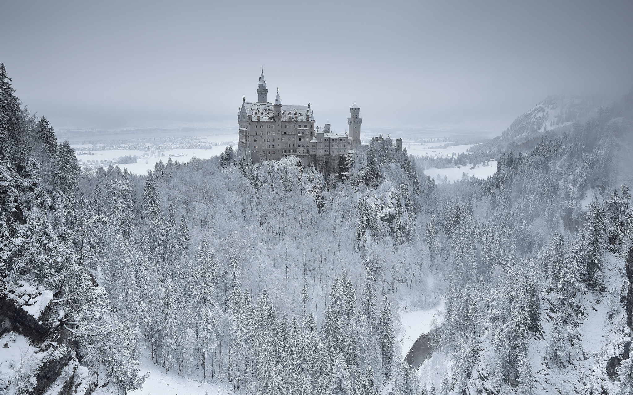 PCデスクトップに冬, 城, ドイツ, ノイシュヴァンシュタイン城, マンメイド画像を無料でダウンロード