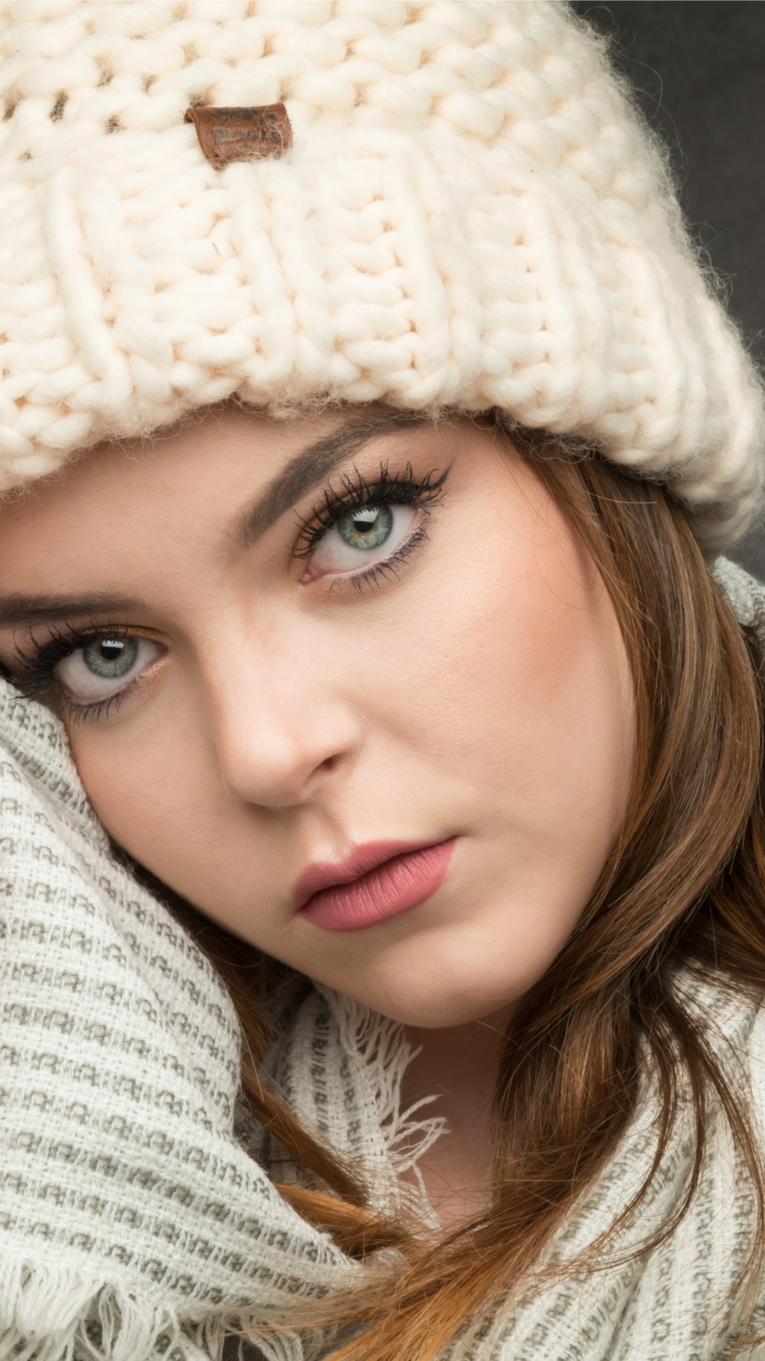 Download mobile wallpaper Face, Hat, Brunette, Model, Women, Blue Eyes for free.