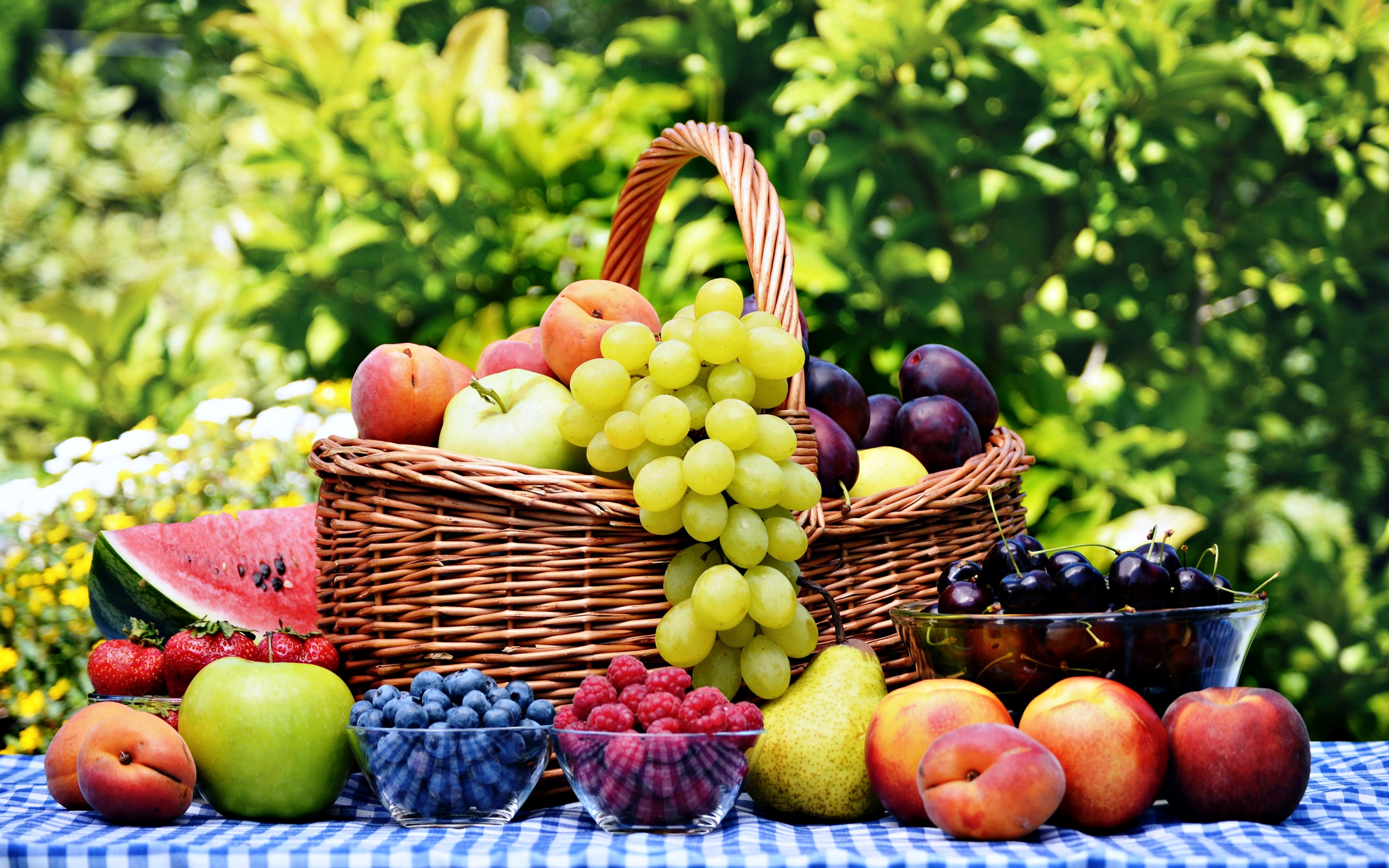 356684 завантажити картинку полуниця, фрукти, харчування, яблуко, абрикос, виноград, персиковий, груша, кавун - шпалери і заставки безкоштовно