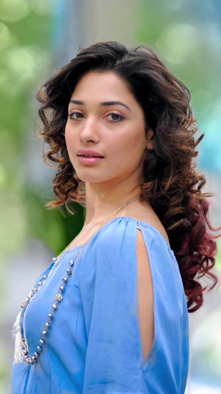 Download mobile wallpaper Bokeh, Brunette, Celebrity, Actress, Tamannaah Bhatia, Bollywood for free.