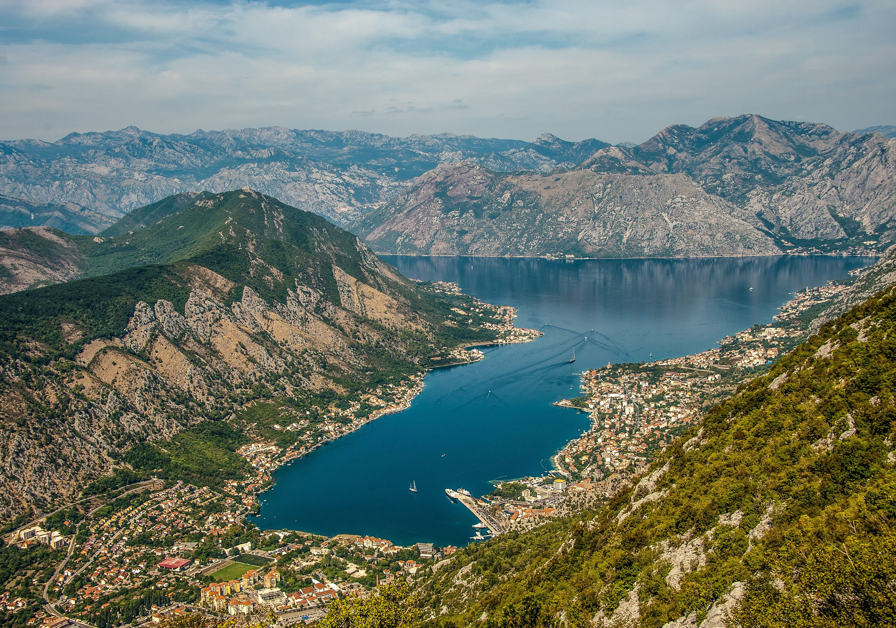 826291 descargar fondo de pantalla fotografía, paisaje, fotografía aérea, lago, montenegro, montaña, pueblo: protectores de pantalla e imágenes gratis