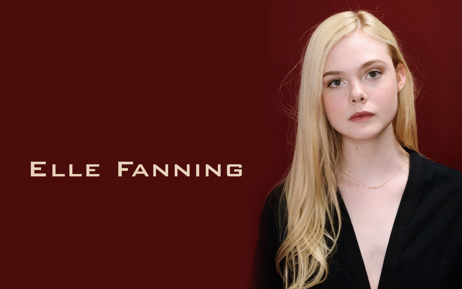 Download mobile wallpaper Blonde, Celebrity, Long Hair, Actress, Elle Fanning for free.