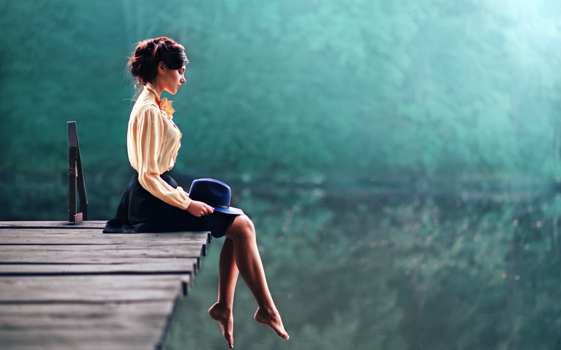 Free download wallpaper Mood, Hat, Brunette, Model, Women, Depth Of Field on your PC desktop