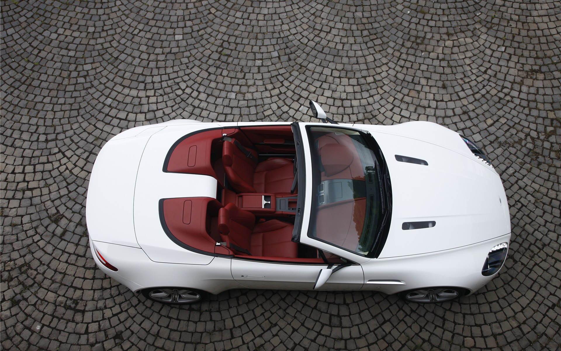 Laden Sie das Aston Martin V8 Vantage, Aston Martin, Fahrzeuge-Bild kostenlos auf Ihren PC-Desktop herunter