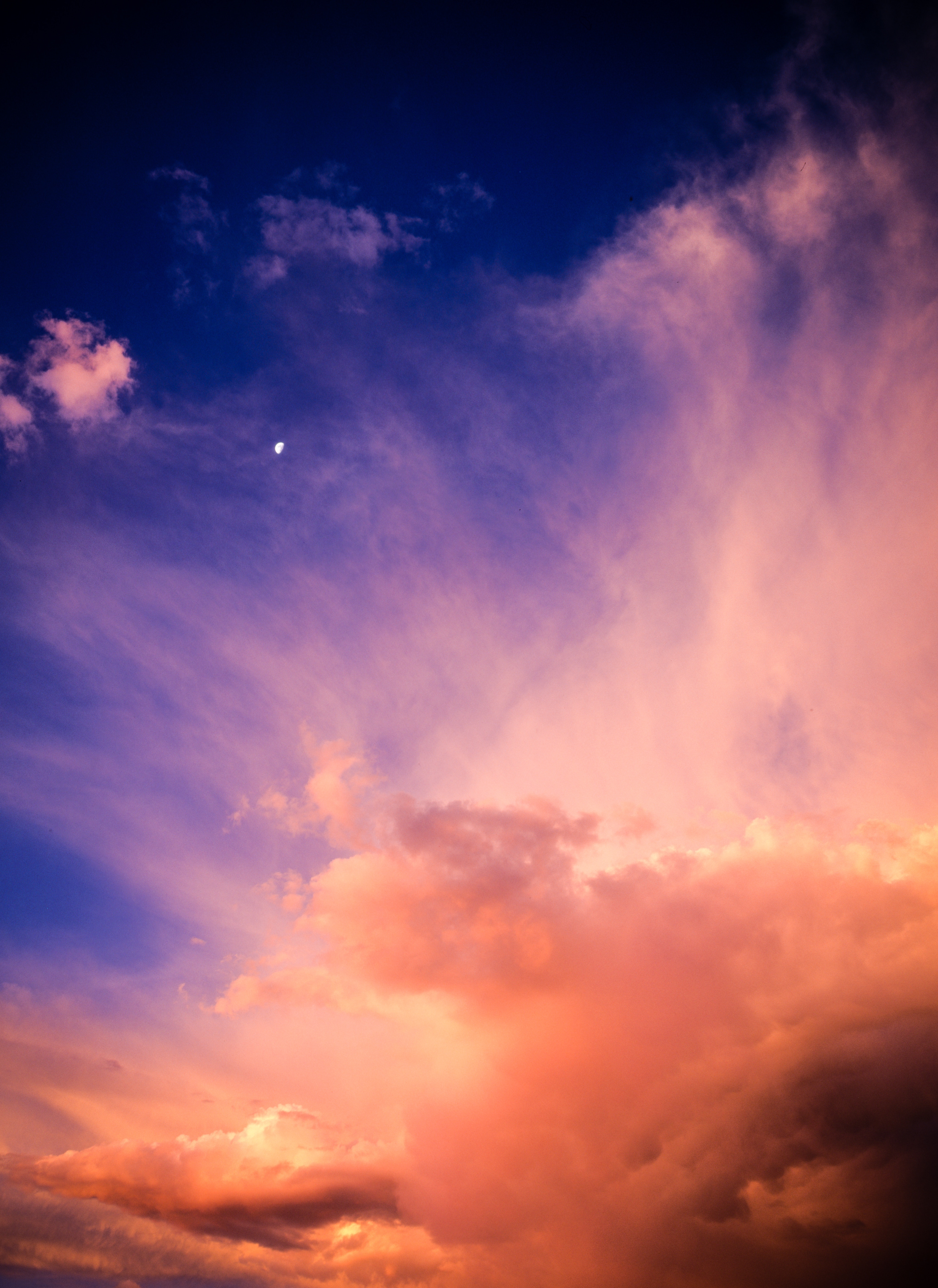 110599 скачать картинку природа, небо, облака, луна, сумерки, атмосфера - обои и заставки бесплатно