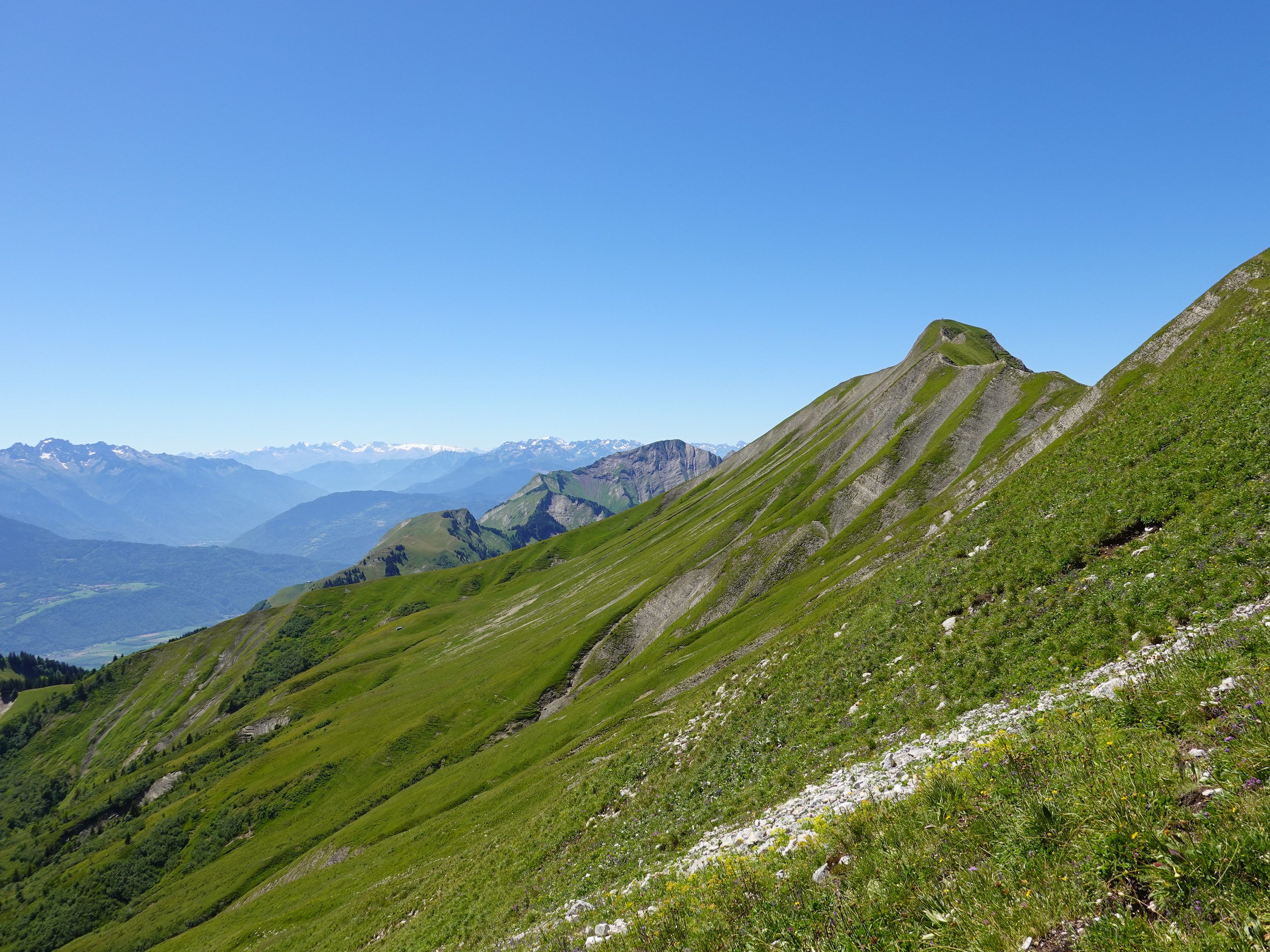mountain range, landscape, nature, grass, mountains Smartphone Background
