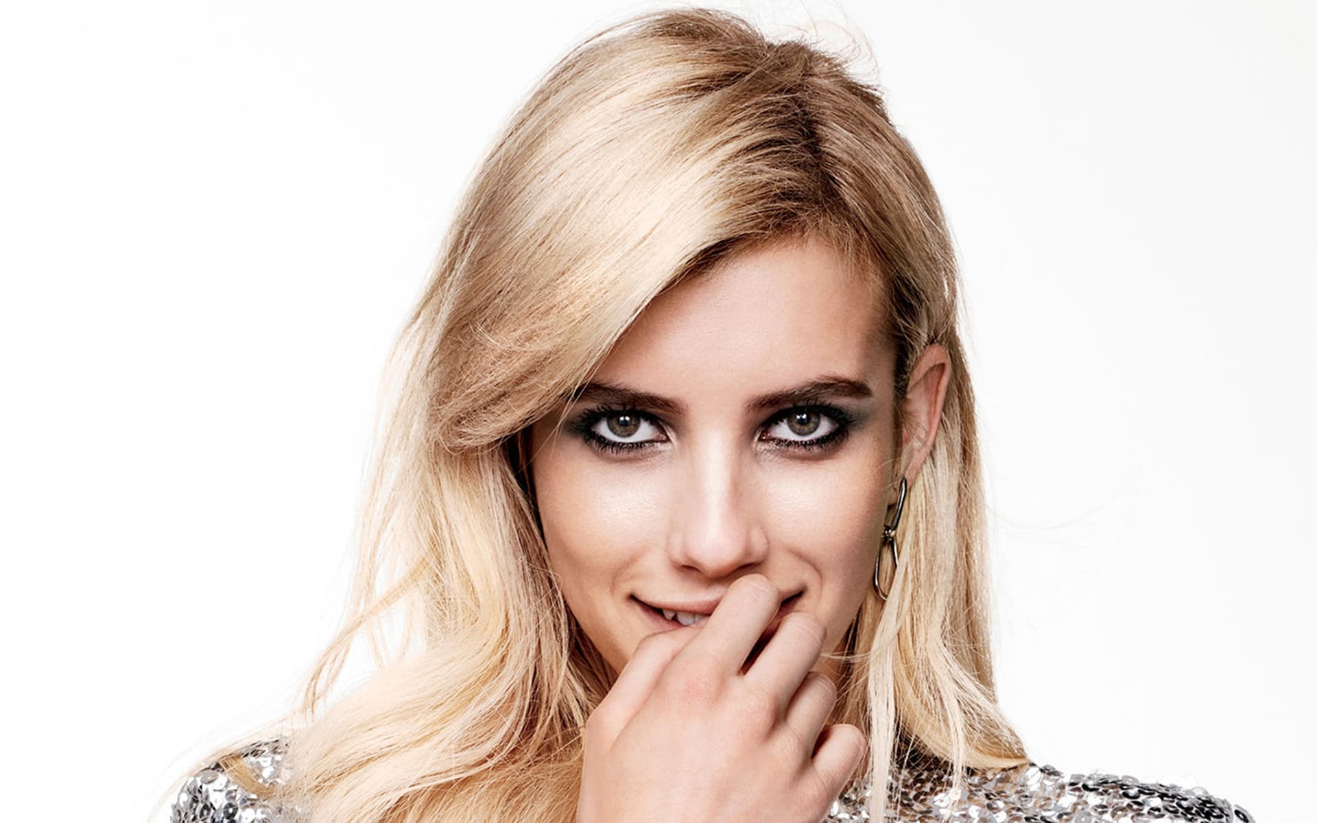 Free download wallpaper Blonde, Face, Celebrity, Actress, Emma Roberts on your PC desktop