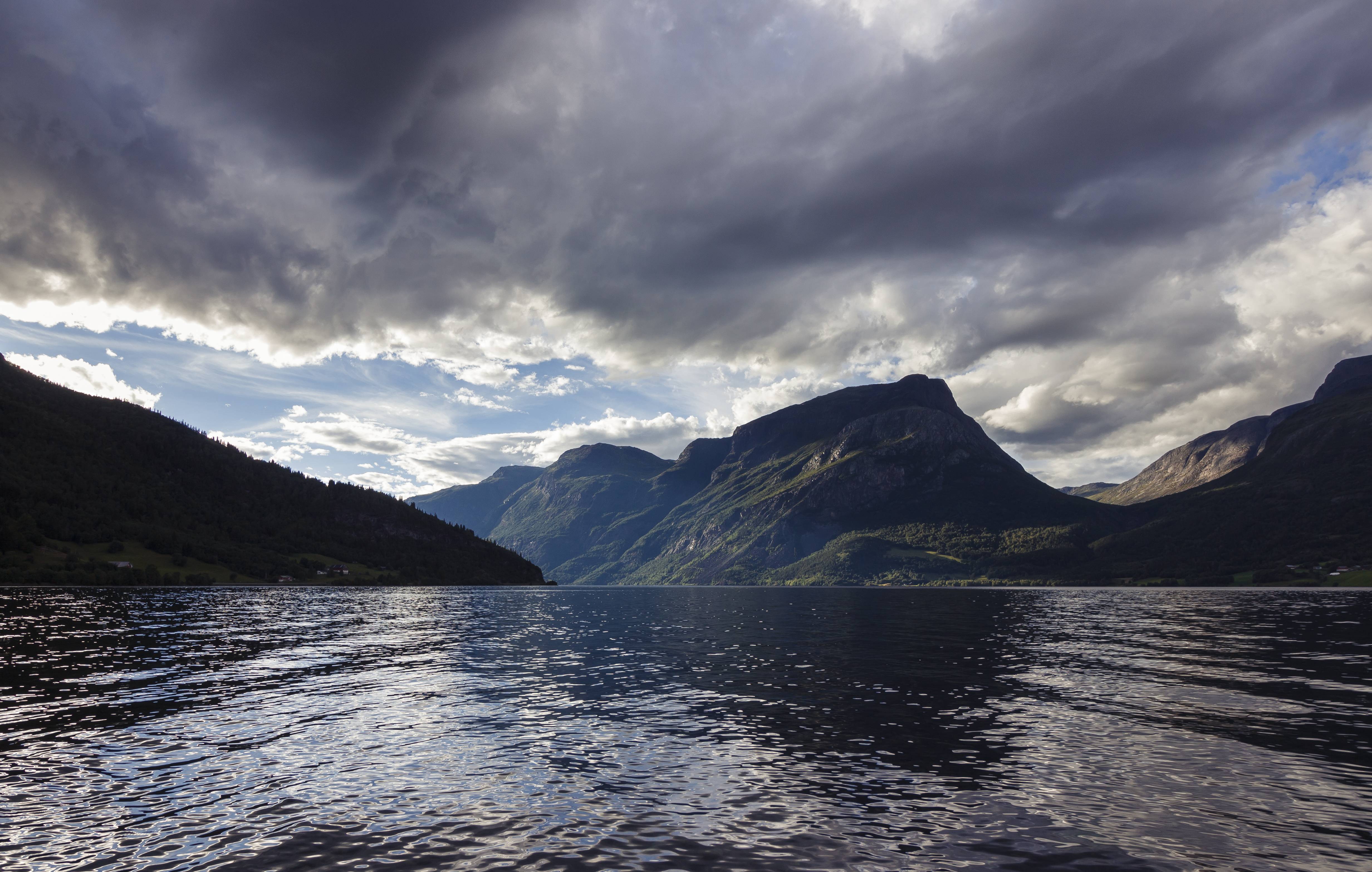 Скачати мобільні шпалери Озера, Озеро, Земля, Норвегія, Vangsmjøse безкоштовно.