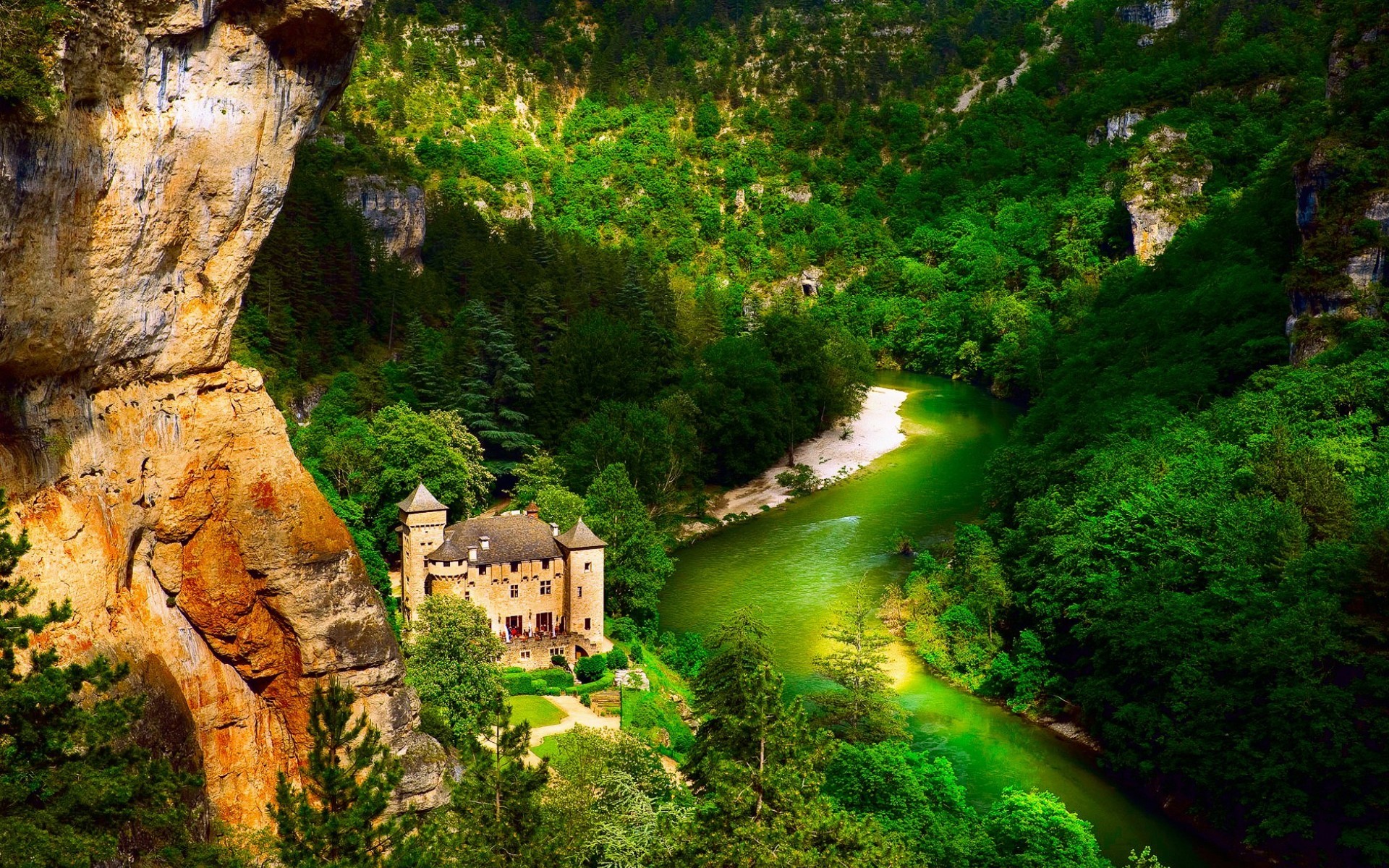 Handy-Wallpaper Schloss La Caze, Schlucht Du Tarn, Languedoc Roussillon, Lozere, Tarn Fluss, Schlucht, Fluss, Menschengemacht, Schloss, Schlösser kostenlos herunterladen.