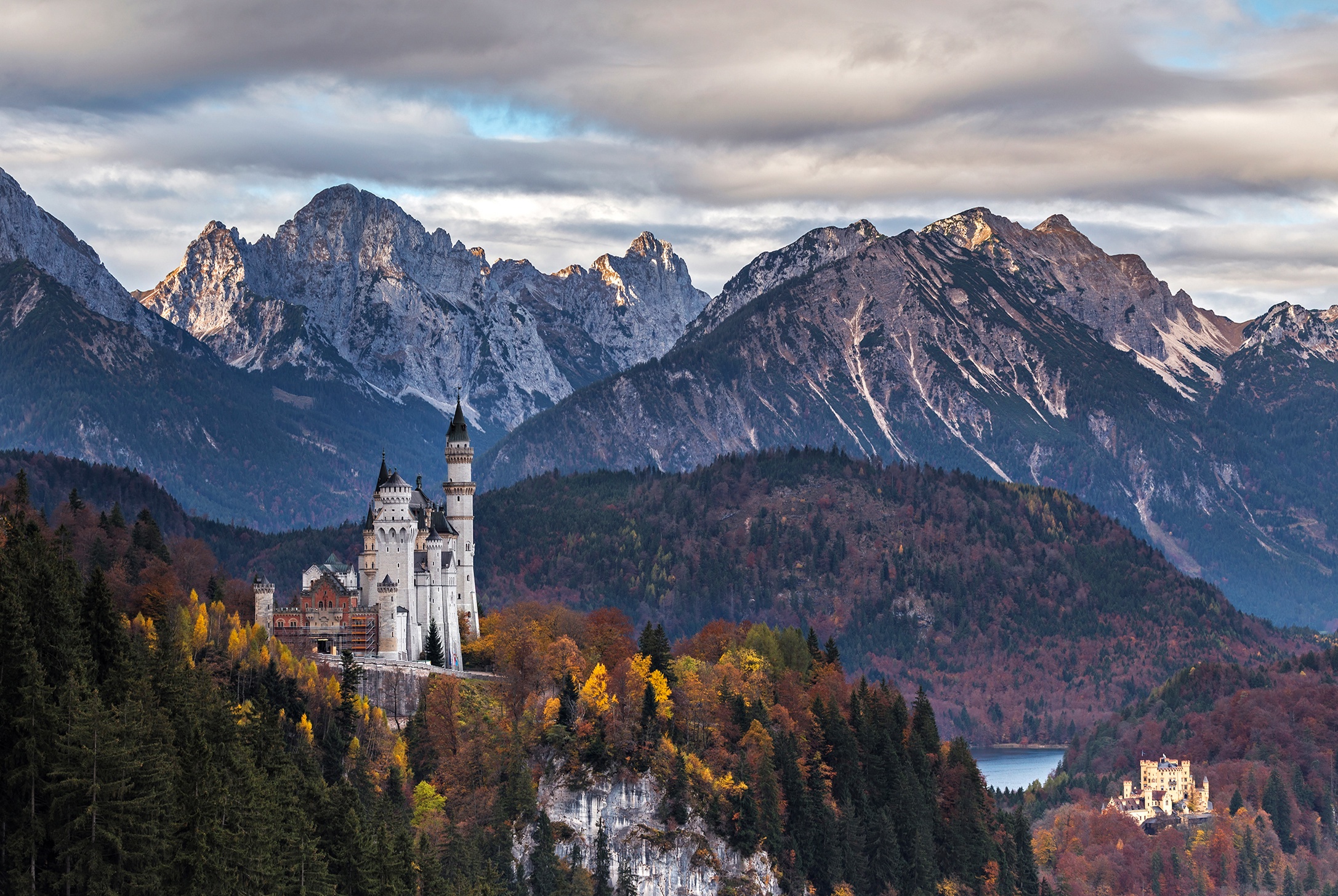 Free download wallpaper Castles, Mountain, Fall, Alps, Germany, Bavaria, Neuschwanstein Castle, Man Made, Castle on your PC desktop