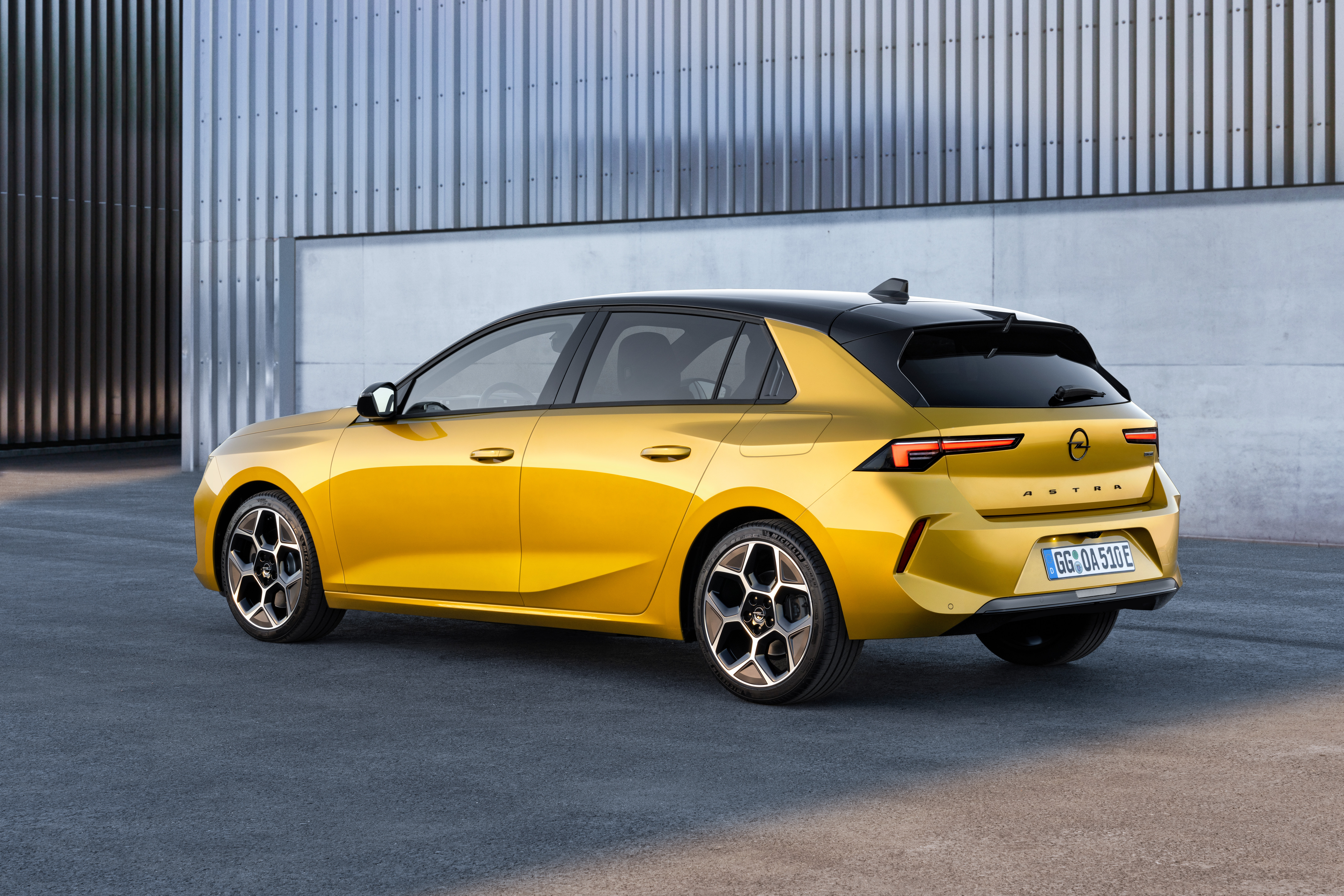 Завантажити шпалери Opel Astra Hybrid на телефон безкоштовно