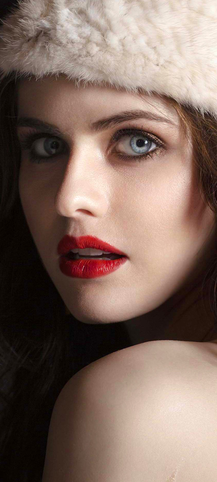 Download mobile wallpaper Face, Celebrity, Alexandra Daddario for free.