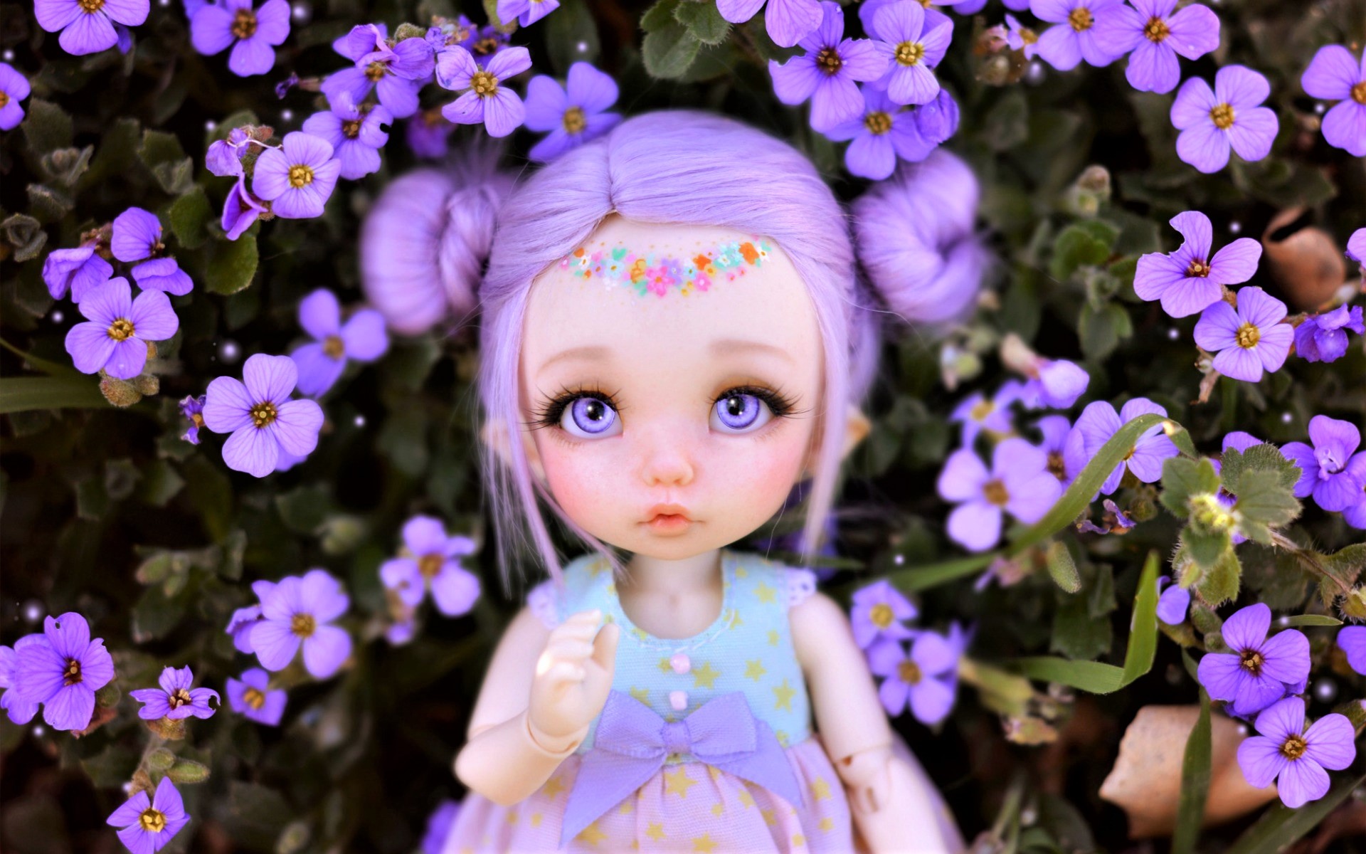 Laden Sie das Fantasie, Blume, Puppe, Auge, Lila Blume, Menschengemacht-Bild kostenlos auf Ihren PC-Desktop herunter