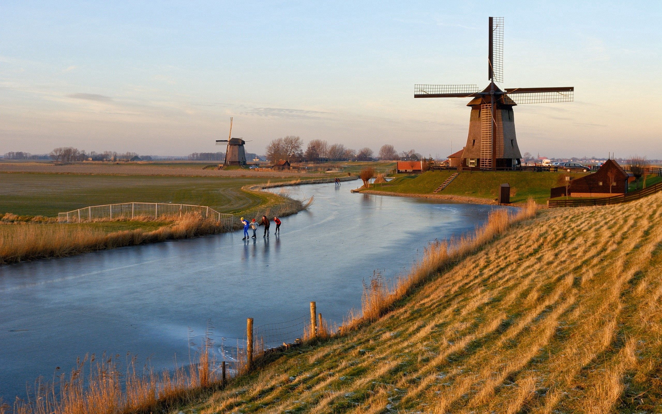 119089 скачать картинку озеро, трава, мельница, города, небо, песок, голландия - обои и заставки бесплатно