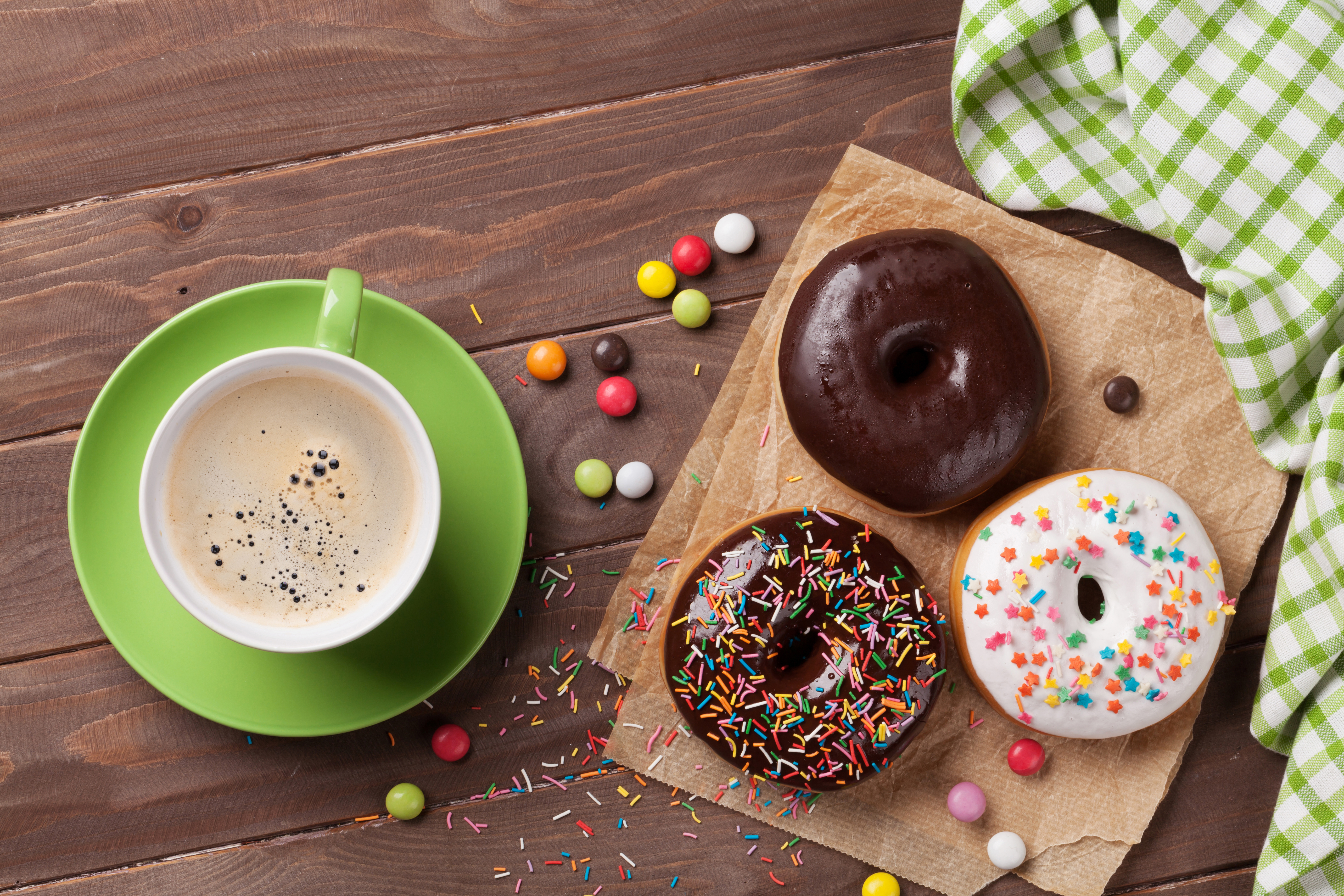 Handy-Wallpaper Tasse, Süßigkeiten, Nahrungsmittel, Stillleben, Kaffee, Donut kostenlos herunterladen.
