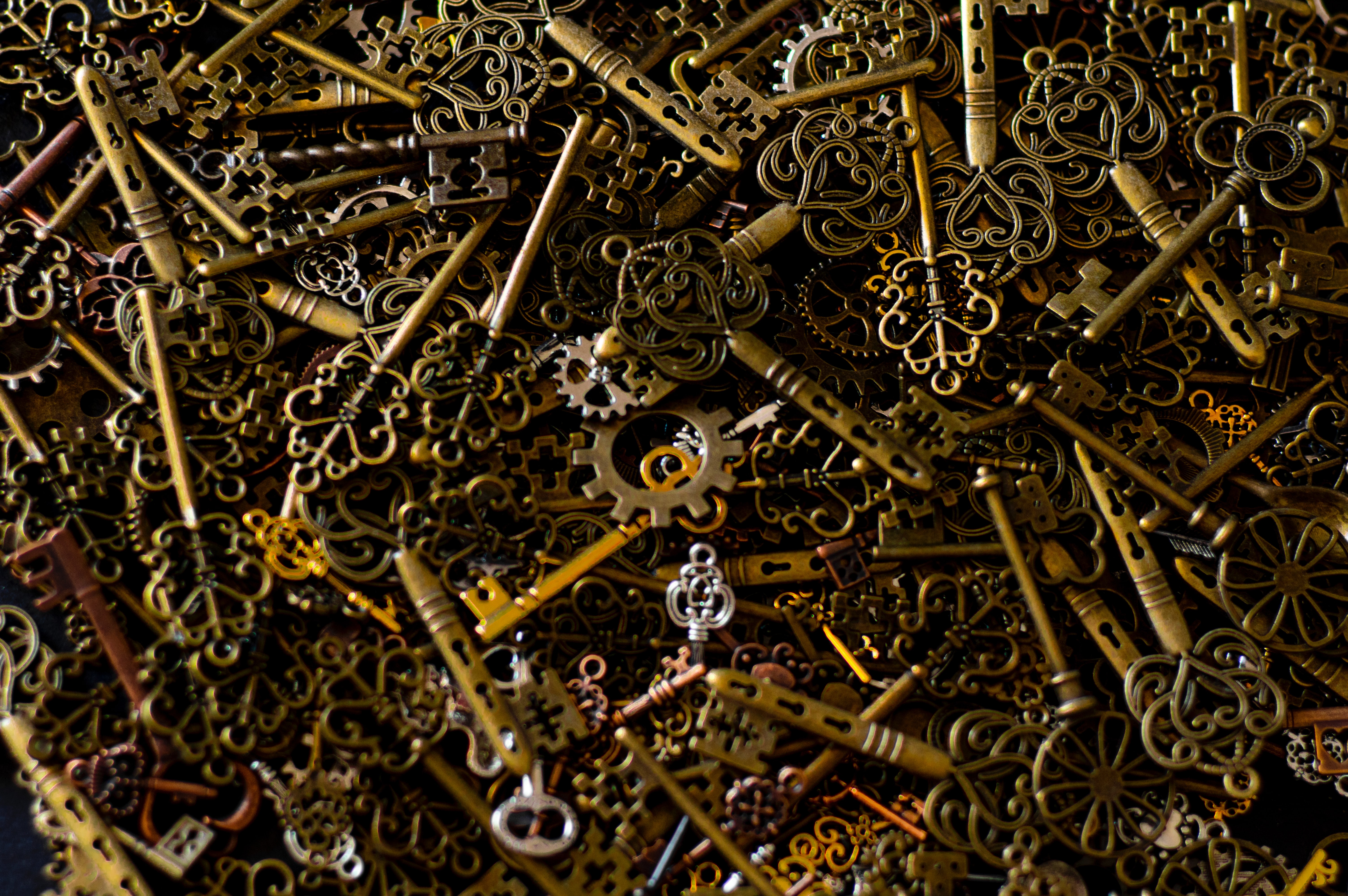 miscellanea, miscellaneous, metal, metallic, keys, cogwheels, gear
