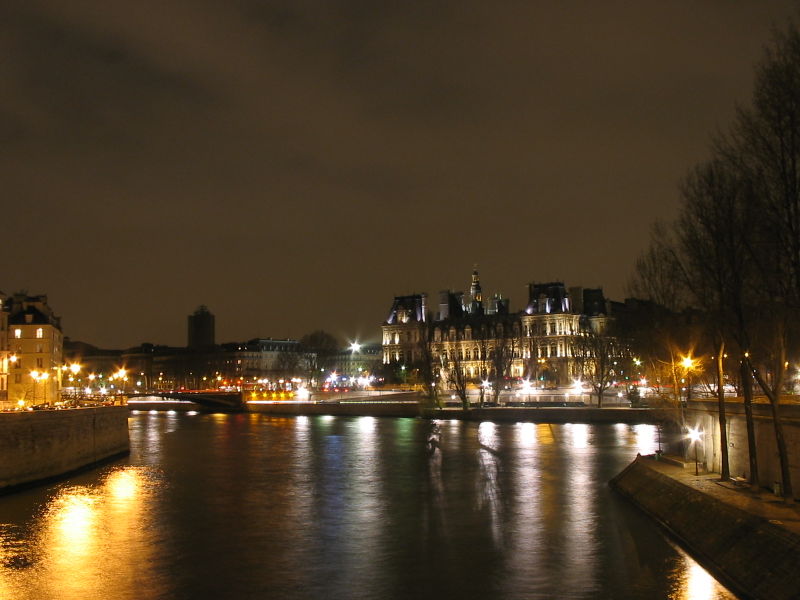 Скачать картинку Река, Ночь, Париж, Сделано Человеком в телефон бесплатно.