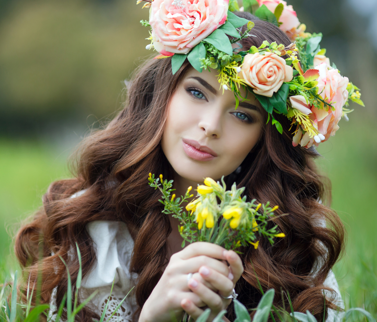 Free download wallpaper Flower, Wreath, Brunette, Model, Women, Blue Eyes on your PC desktop