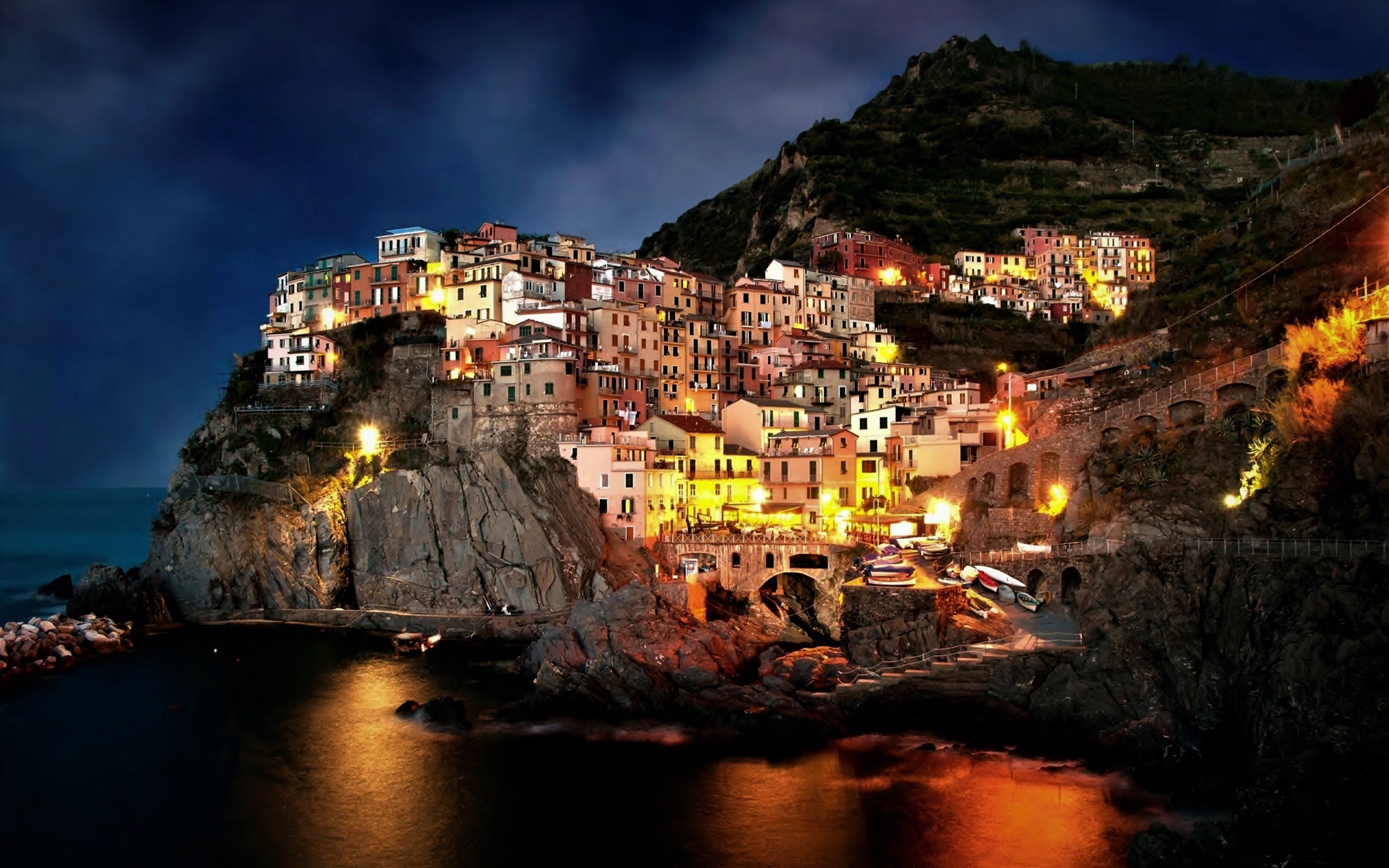 PCデスクトップに家, イタリア, 光, 村, 夜, マナローラ, マンメイド画像を無料でダウンロード
