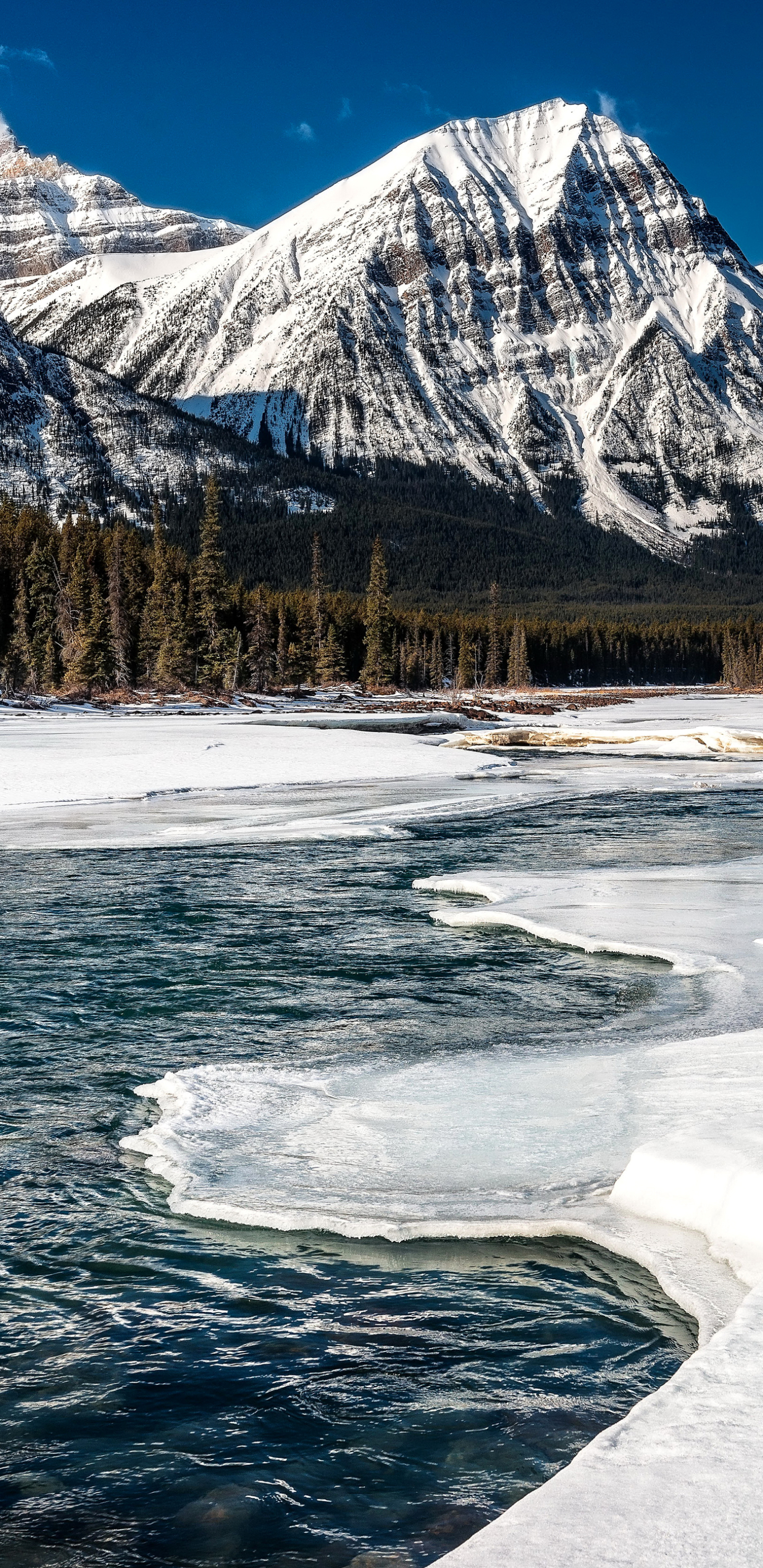 Скачати мобільні шпалери Зима, Природа, Річка, Гори, Лід, Гора, Канада, Земля, Альберта безкоштовно.