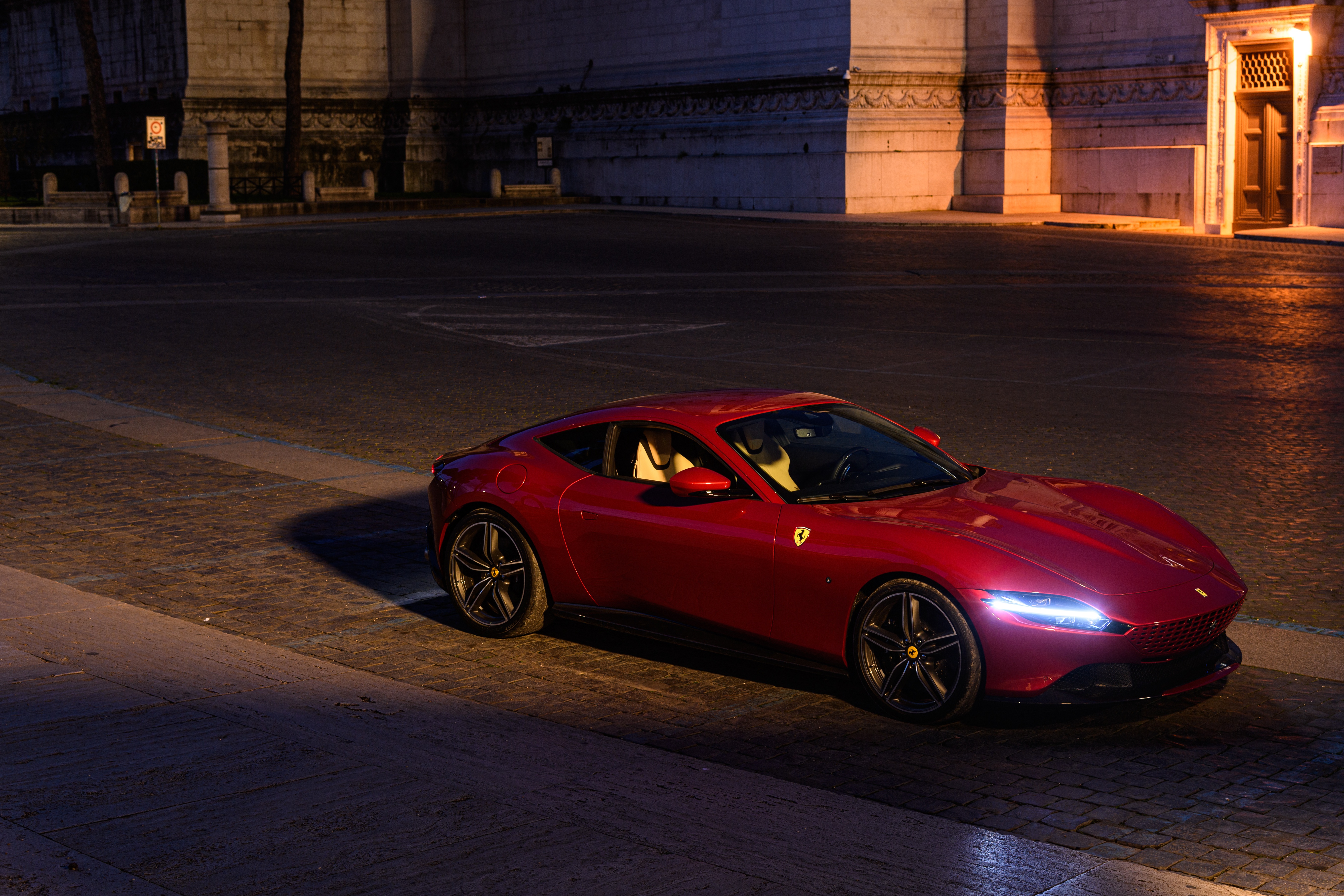 Die besten Ferrari Roma-Hintergründe für den Telefonbildschirm