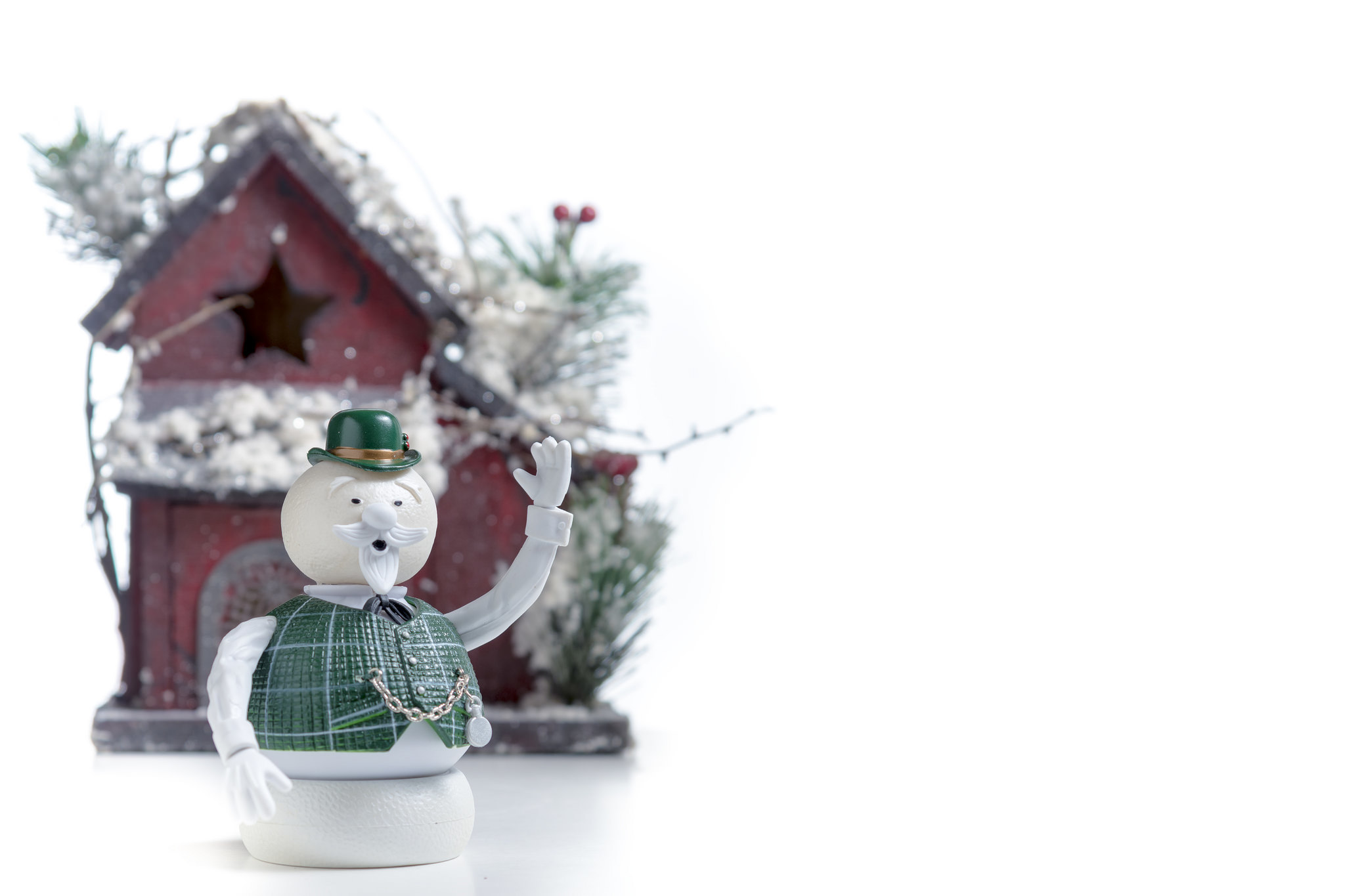 Handy-Wallpaper Spielzeug, Neues Jahr, Kleines Haus, Lodge, Schneemann, Feiertage, Neujahr, Weihnachten kostenlos herunterladen.