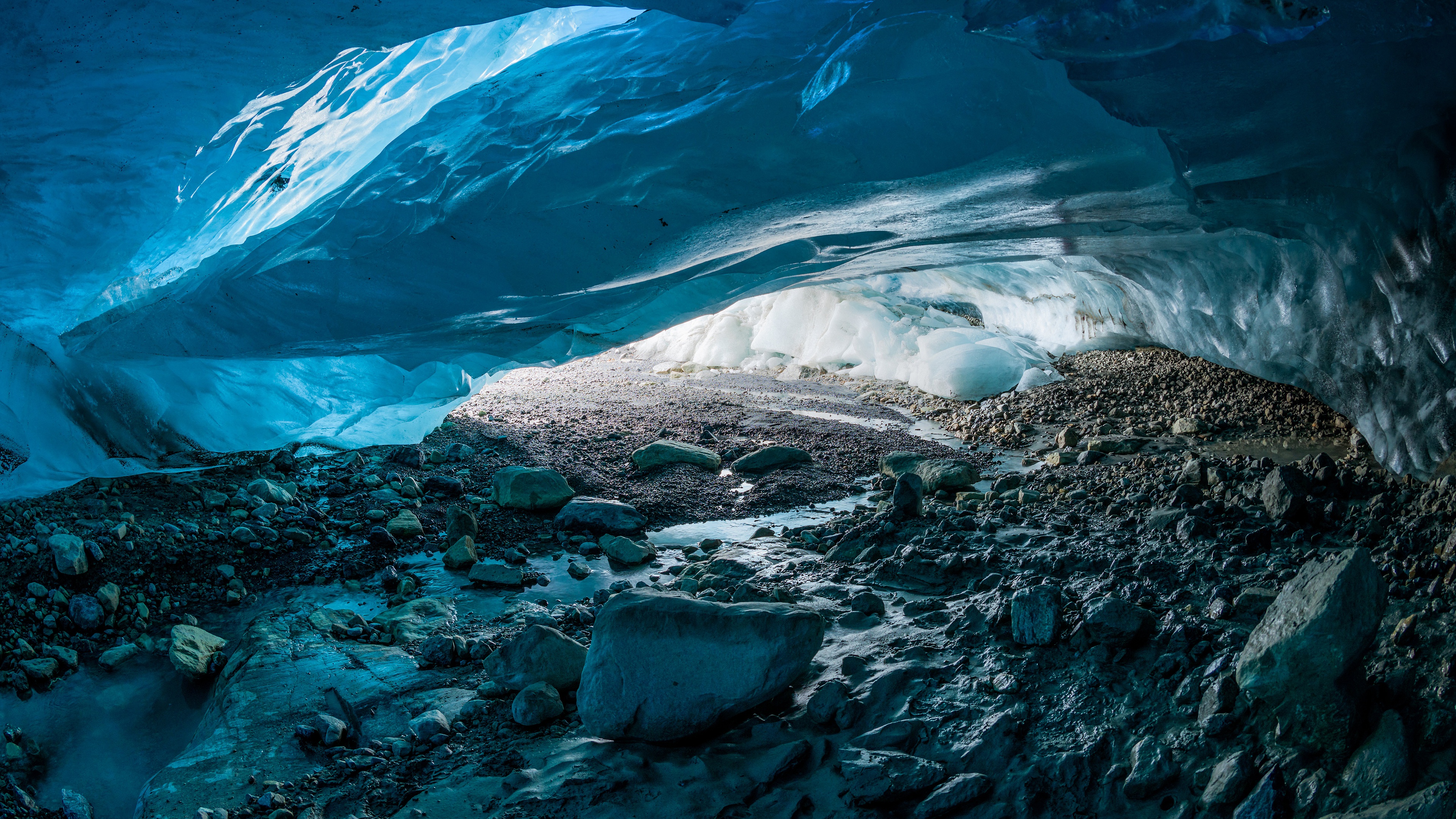 Скачать картинку Зима, Пещеры, Пещера, Камень, Лёд, Земля/природа в телефон бесплатно.