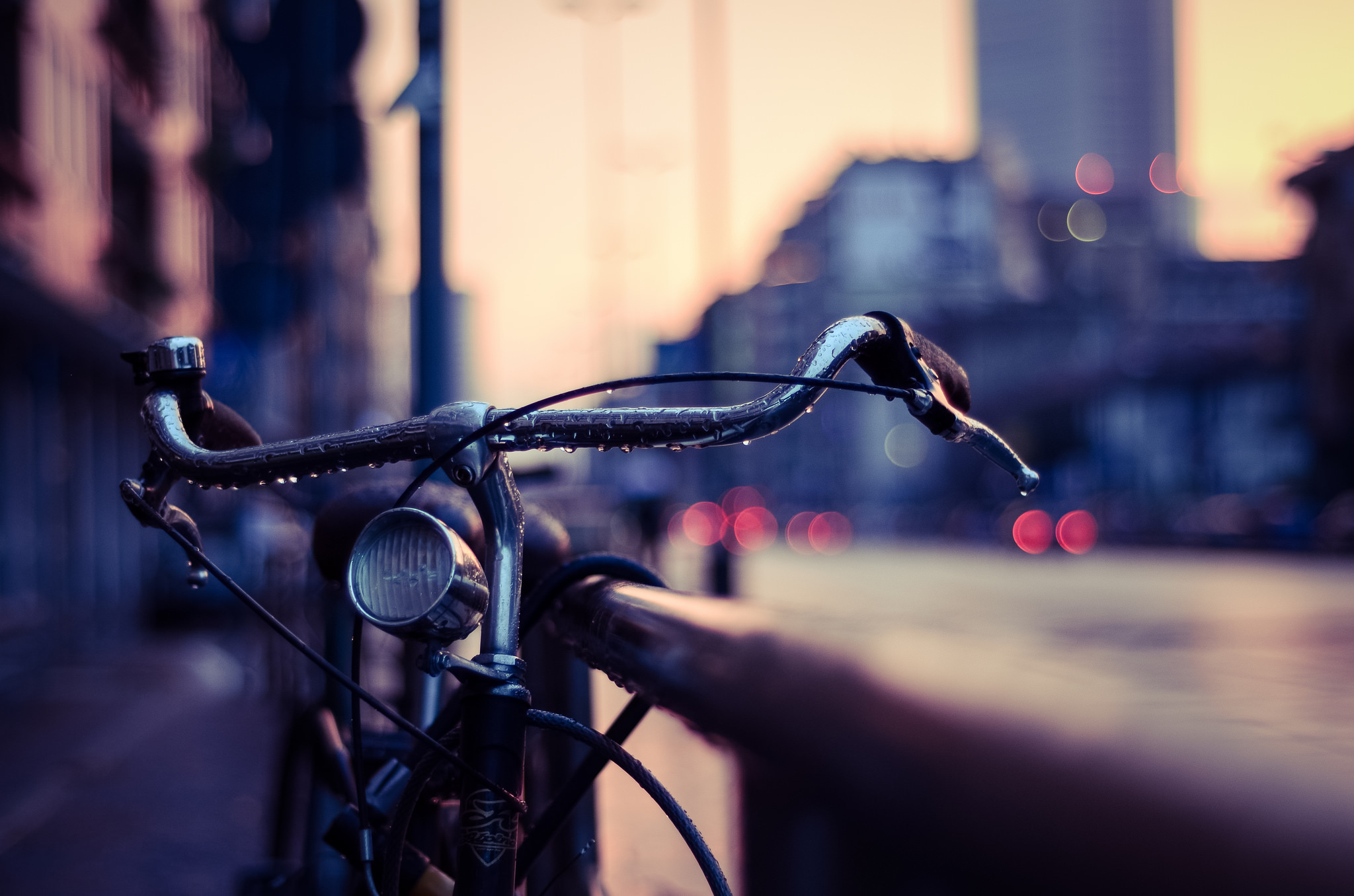Download mobile wallpaper Rudder, Steering Wheel, Bicycle, Macro, Drops, Smooth, Blur for free.