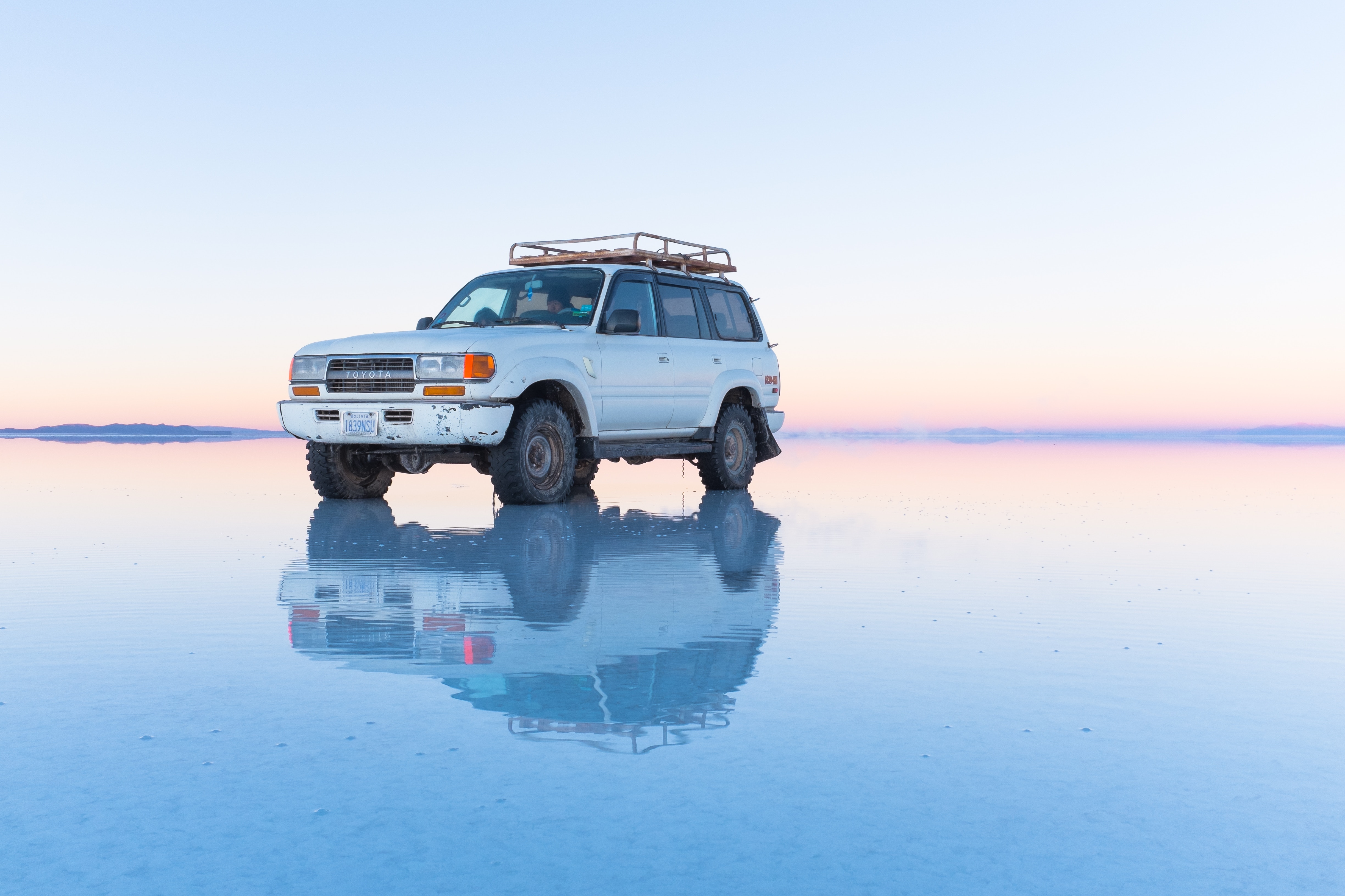 toyota land cruiser, old, off road, water, toyota, cars, white, suv, impassability, shallow water, shoal