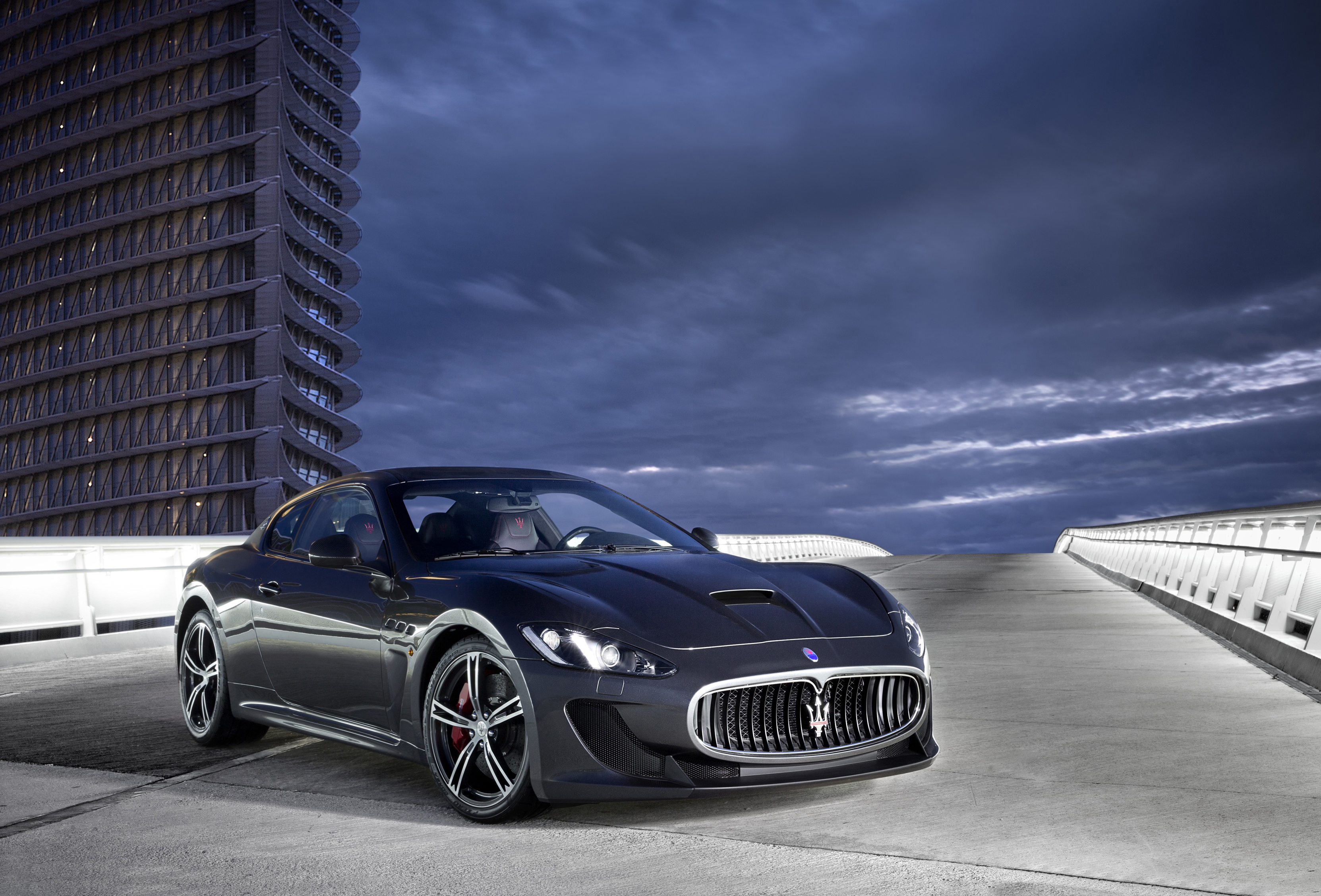 Laden Sie das Maserati, Autos, Supersportwagen, Maserati Granturismo, Fahrzeuge, Großer Tourer, Silbernes Auto-Bild kostenlos auf Ihren PC-Desktop herunter