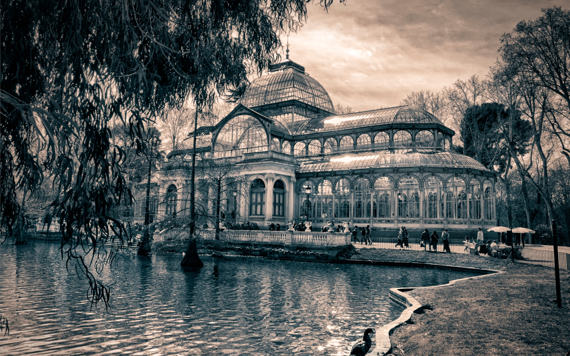 man made, palacio de cristal