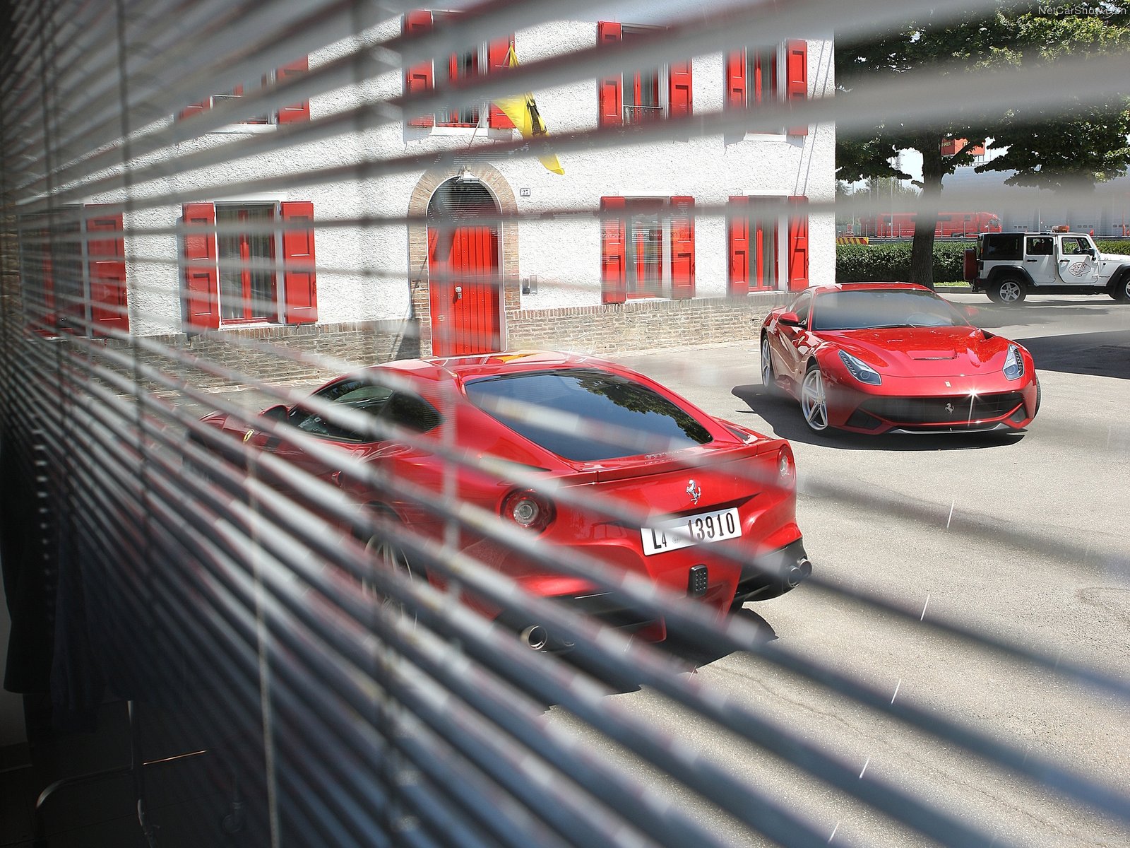 Handy-Wallpaper Ferrari F12 Berlinetta, Ferrari, Fahrzeuge kostenlos herunterladen.