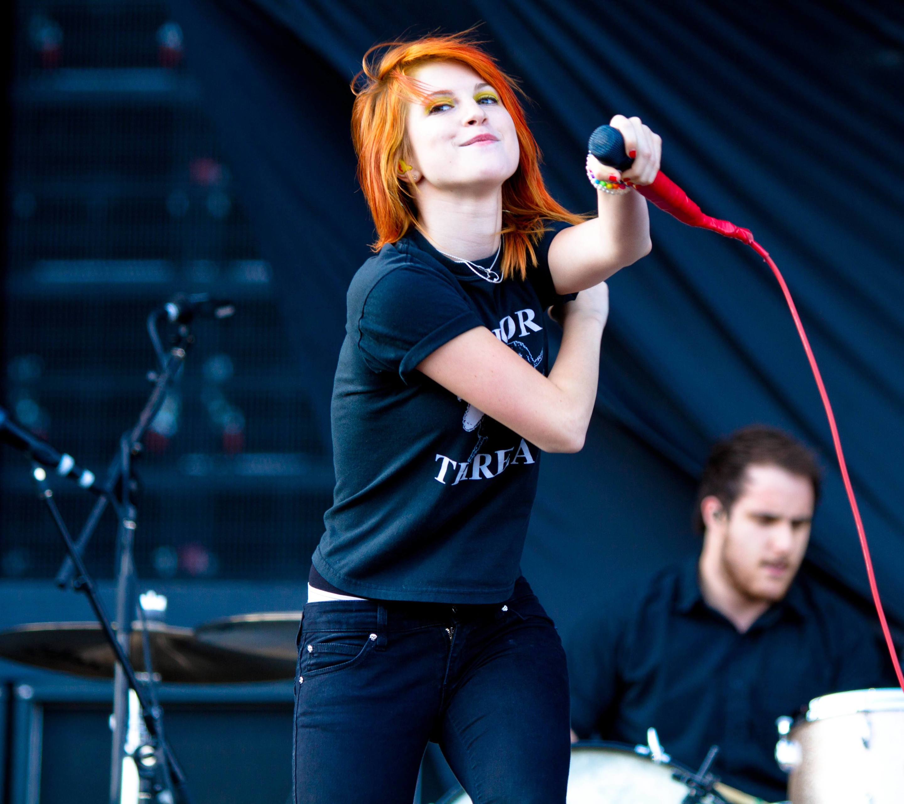 Descarga gratuita de fondo de pantalla para móvil de Música, Hayley Williams.