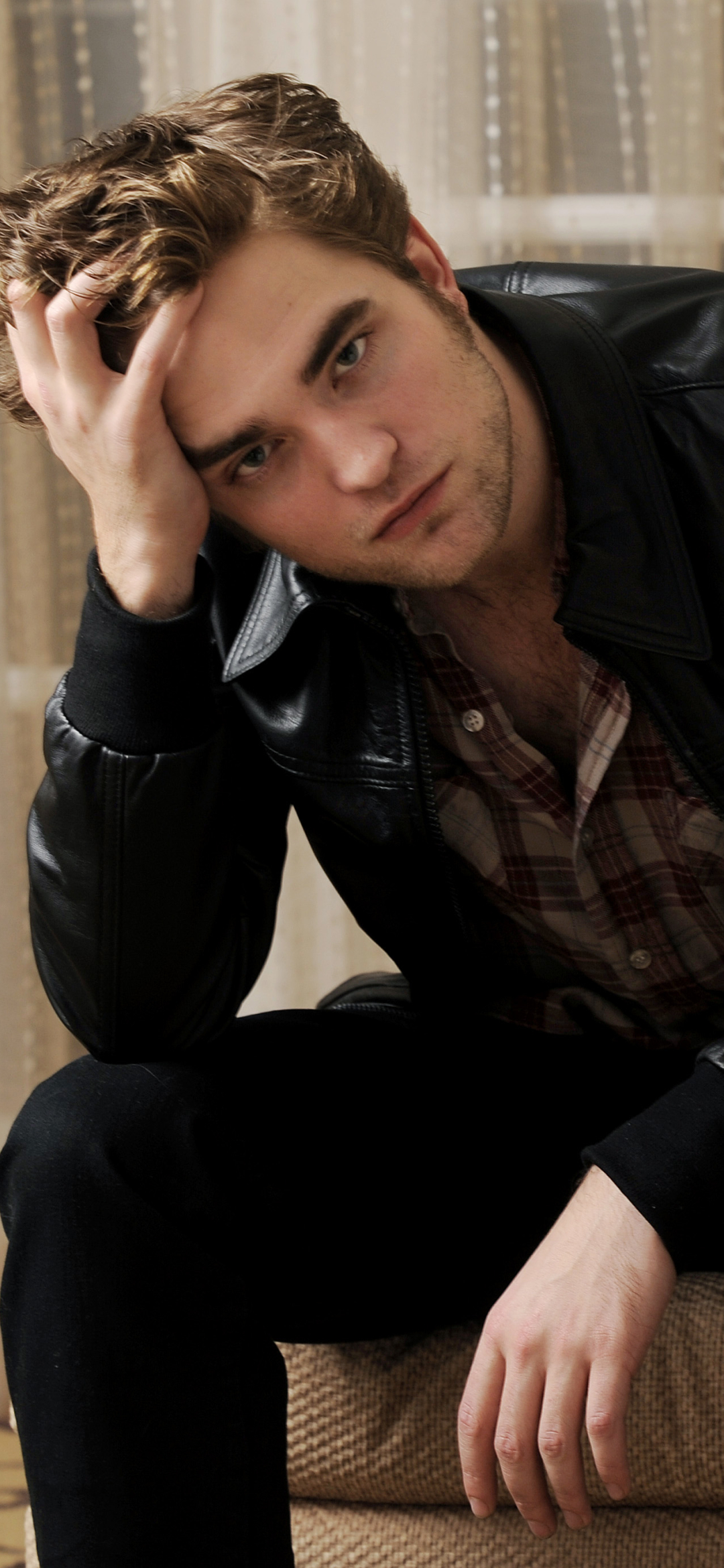 Download mobile wallpaper Robert Pattinson, Celebrity for free.