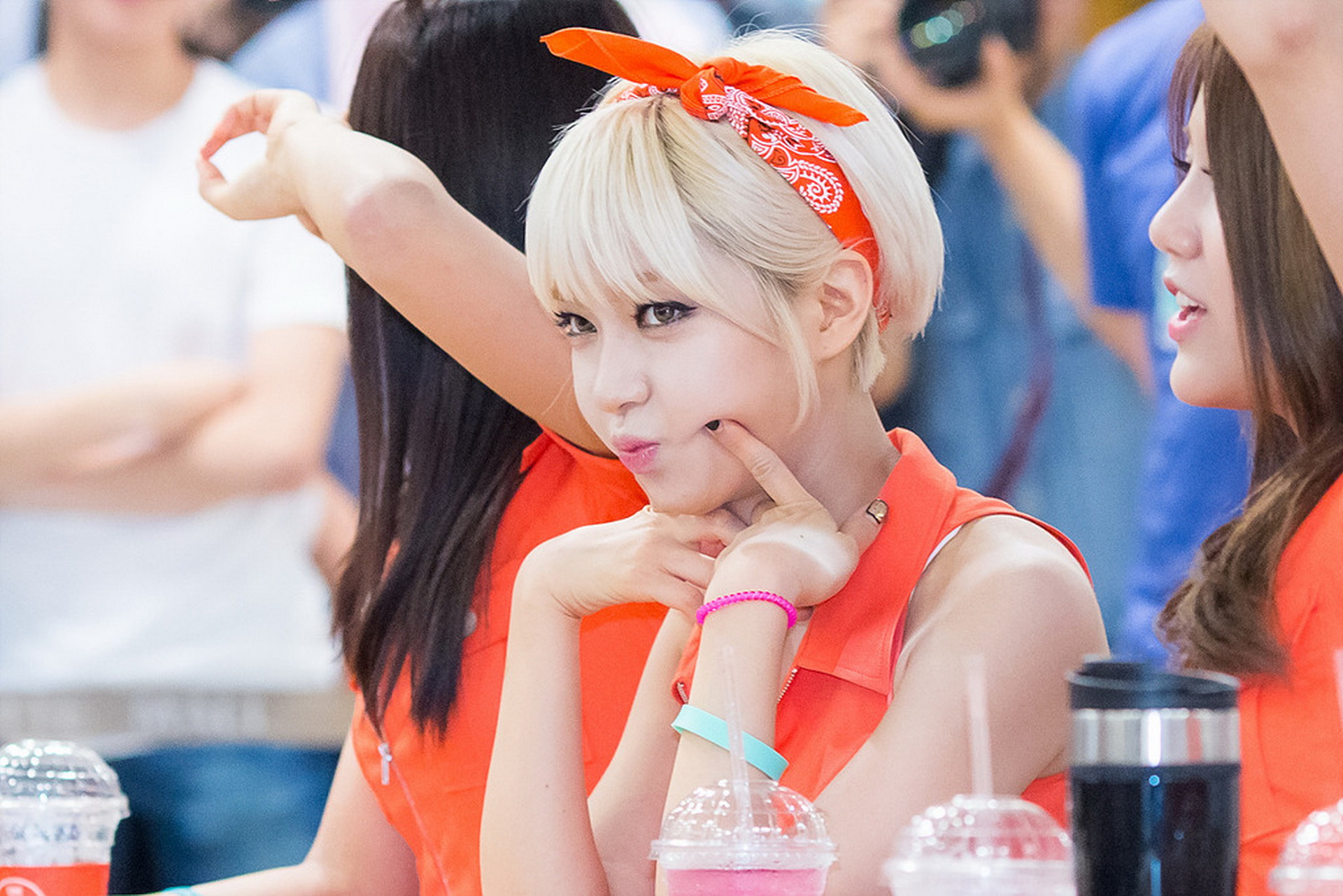 Download mobile wallpaper Music, Aoa for free.